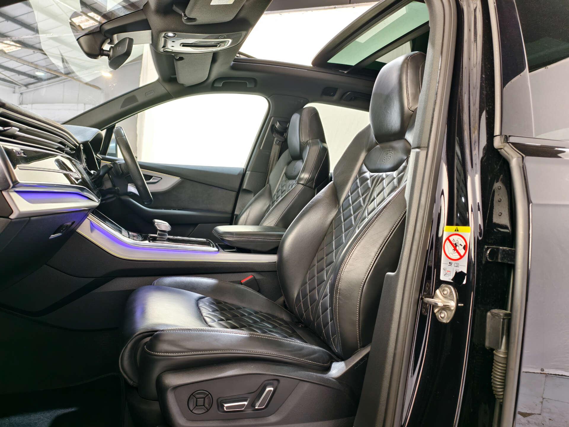 Audi SQ7 view 28
