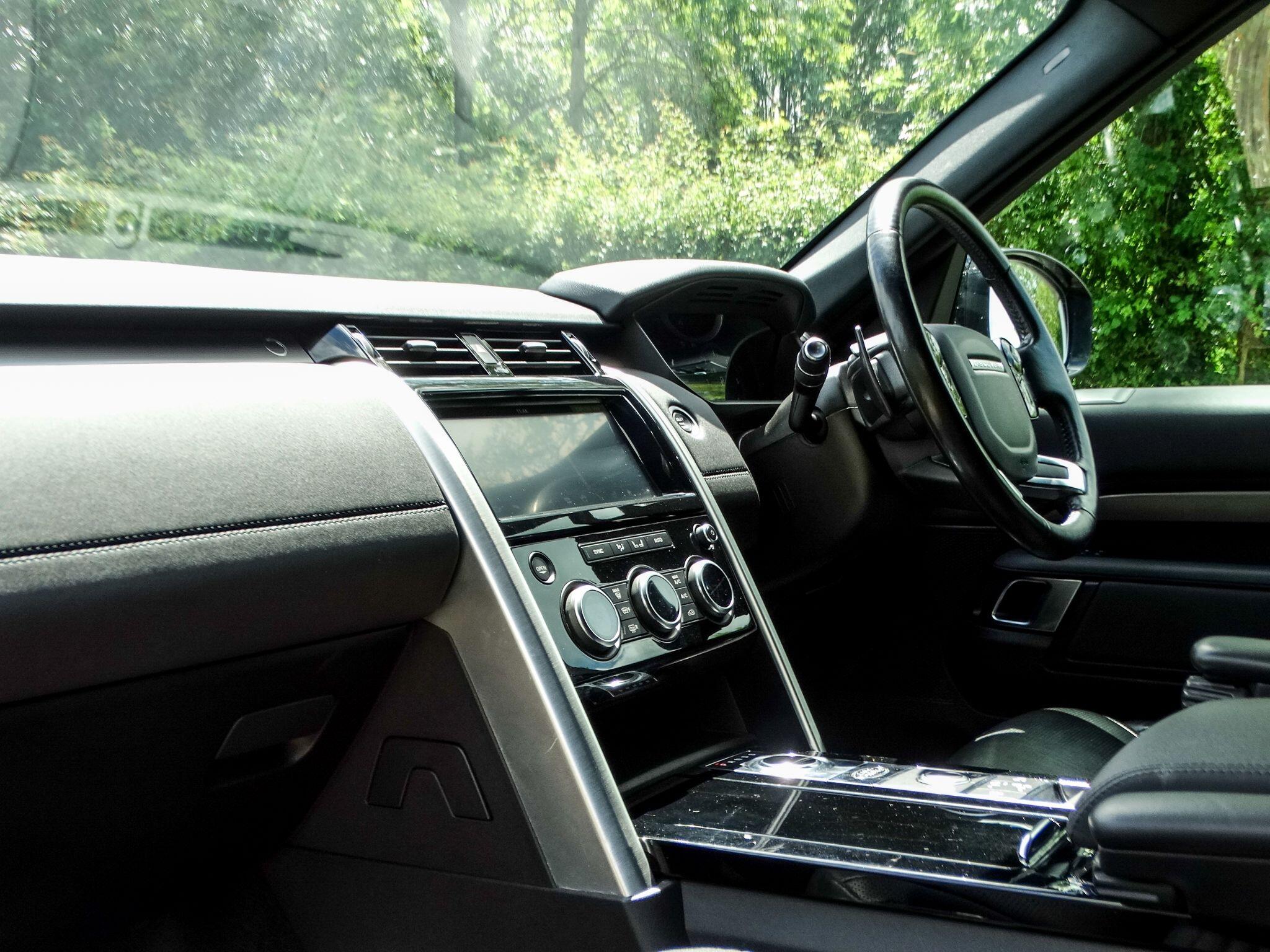 Land Rover Discovery 3 view 14