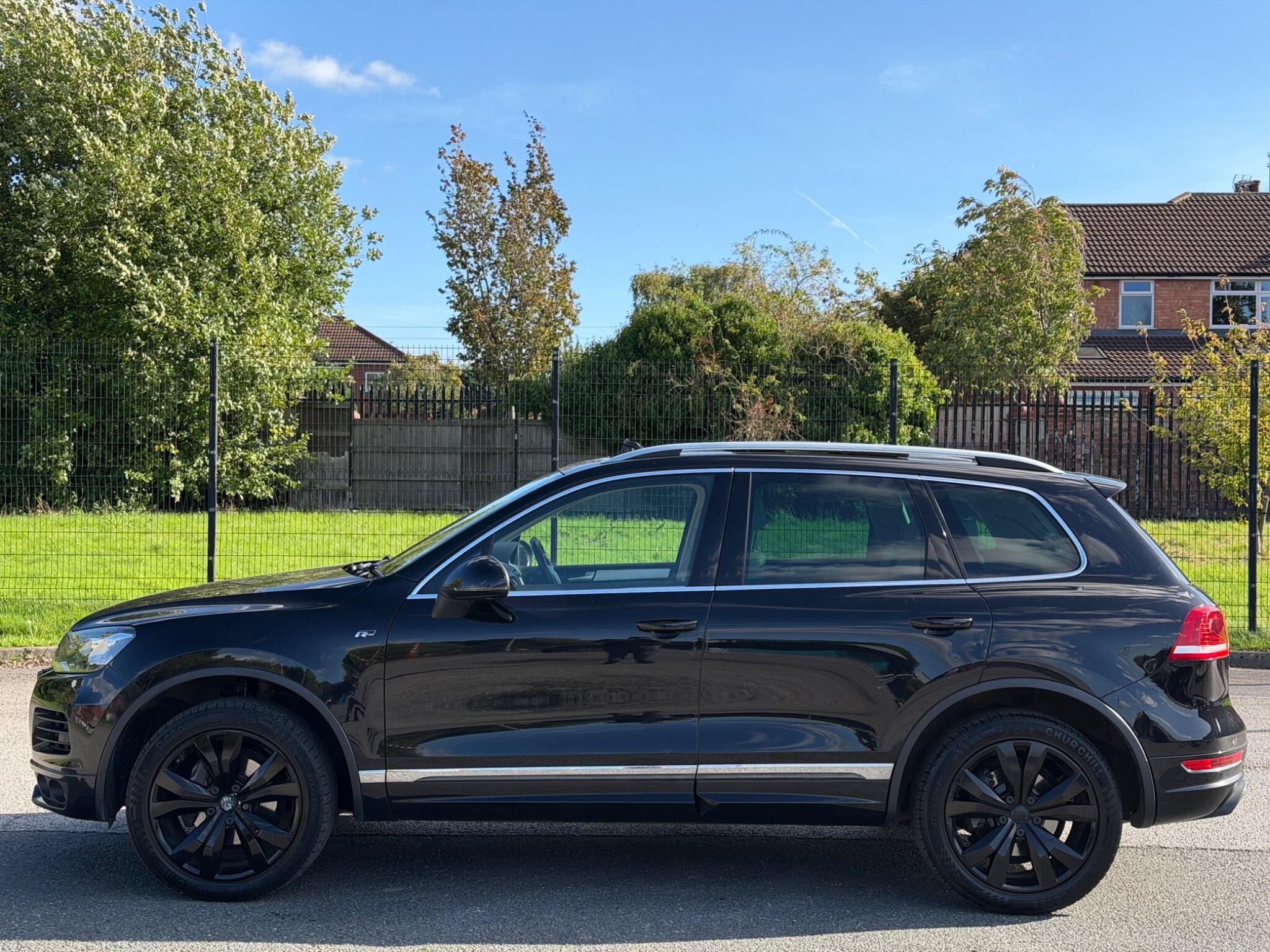 Volkswagen Touareg view 7