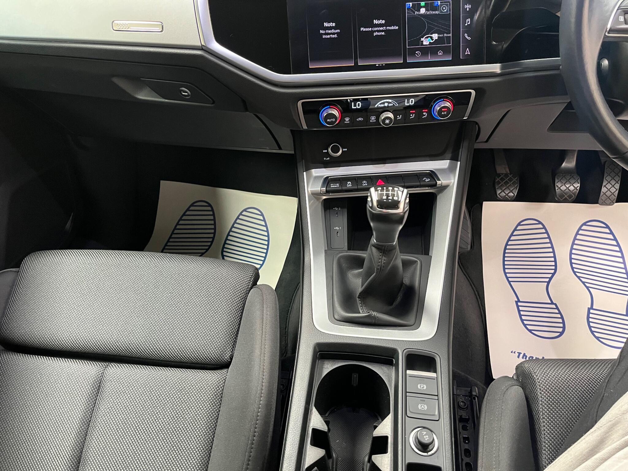 Audi Q3 view 25