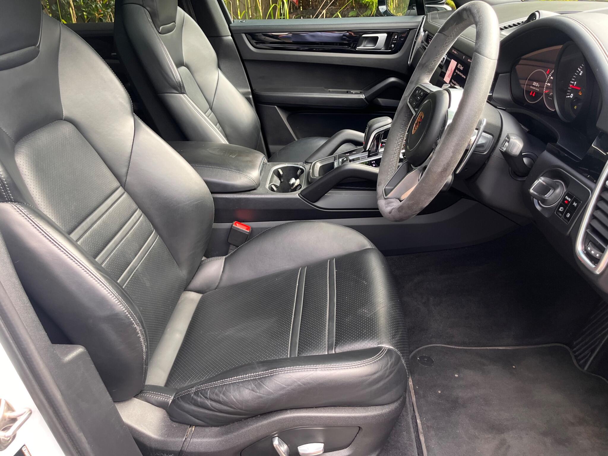 Porsche Cayenne view 21
