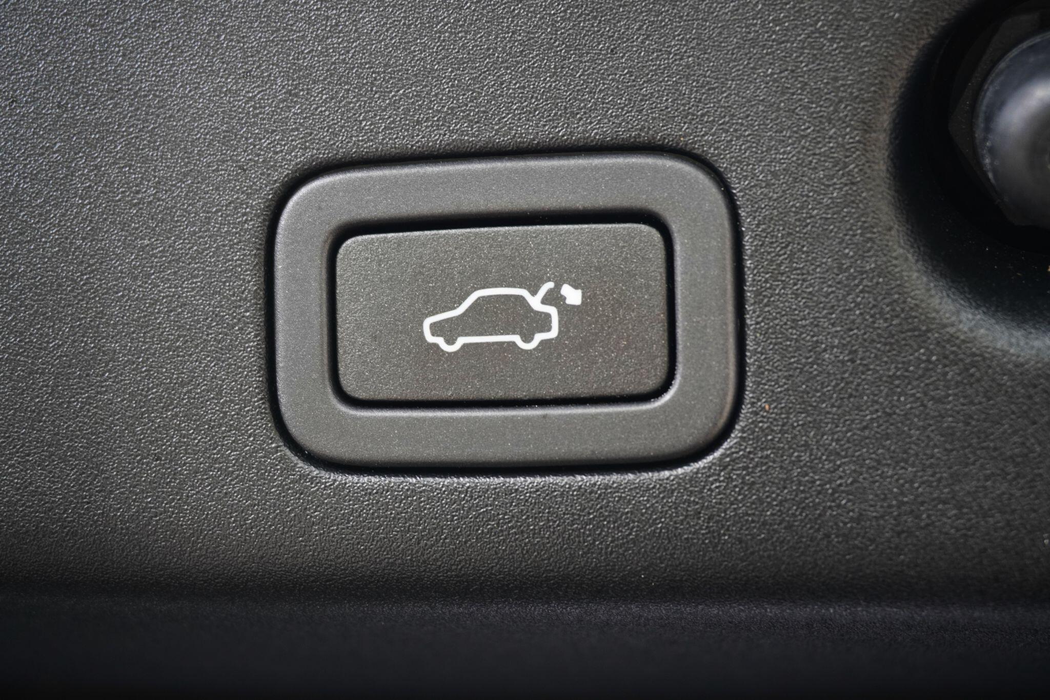 Jaguar XJ view 79