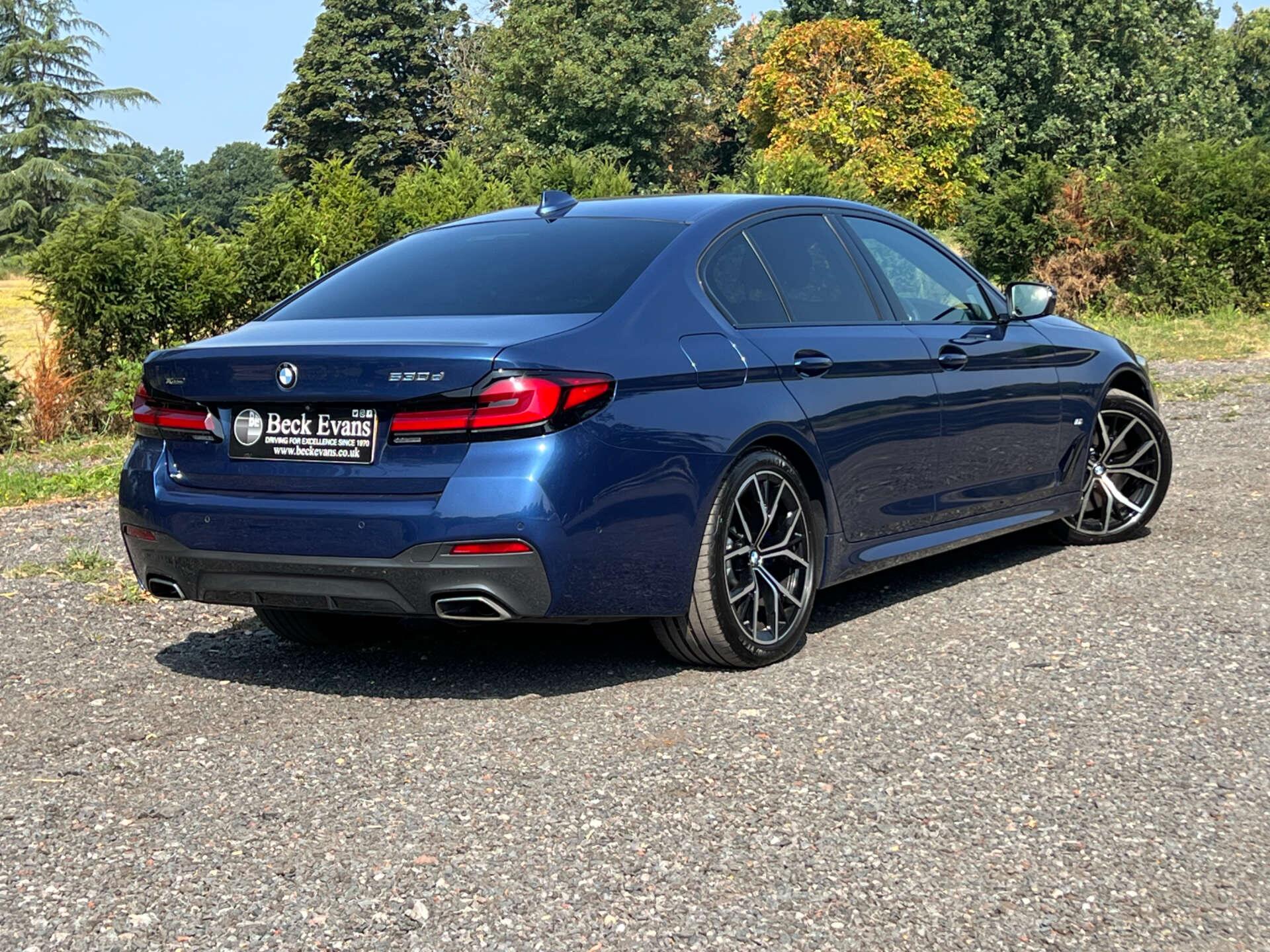 BMW 5 Series view 26