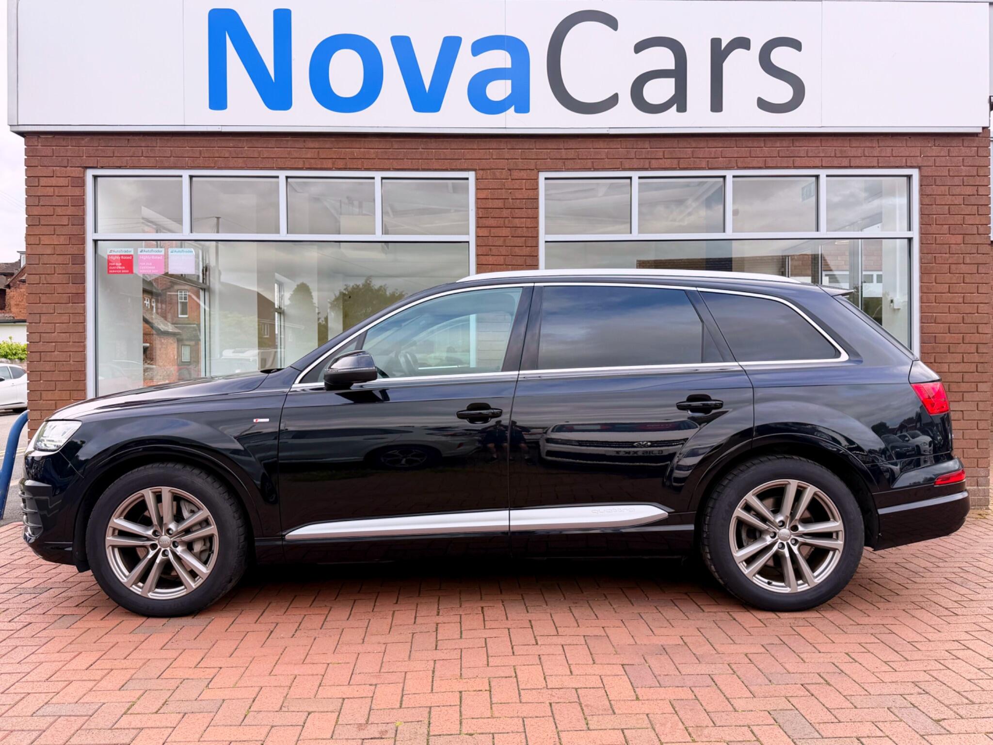 Audi Q7 view 3