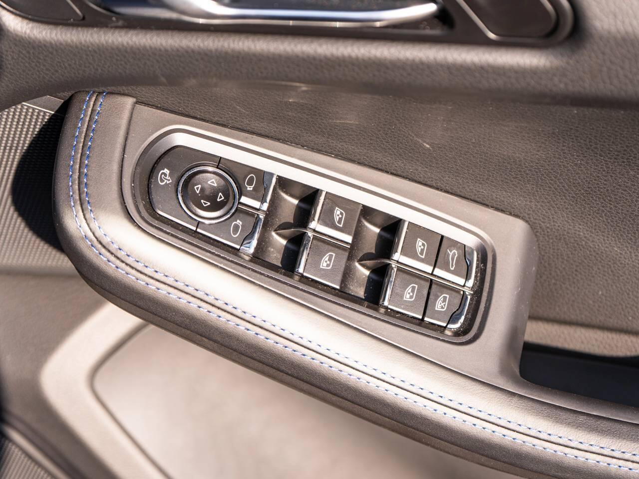 Porsche Macan view 28