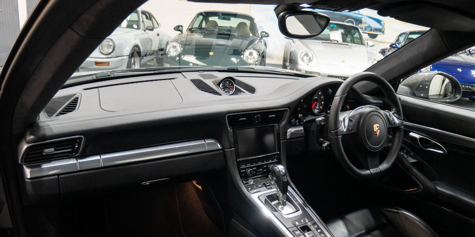 Porsche 911 view 17