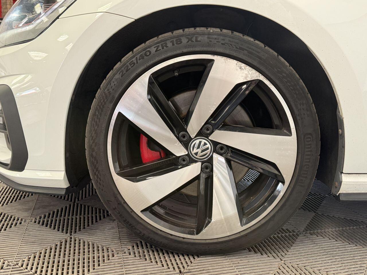 Volkswagen Golf view 21