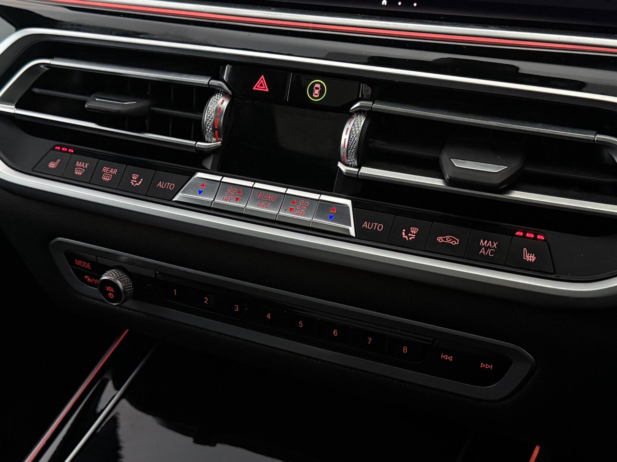 BMW X7 view 28