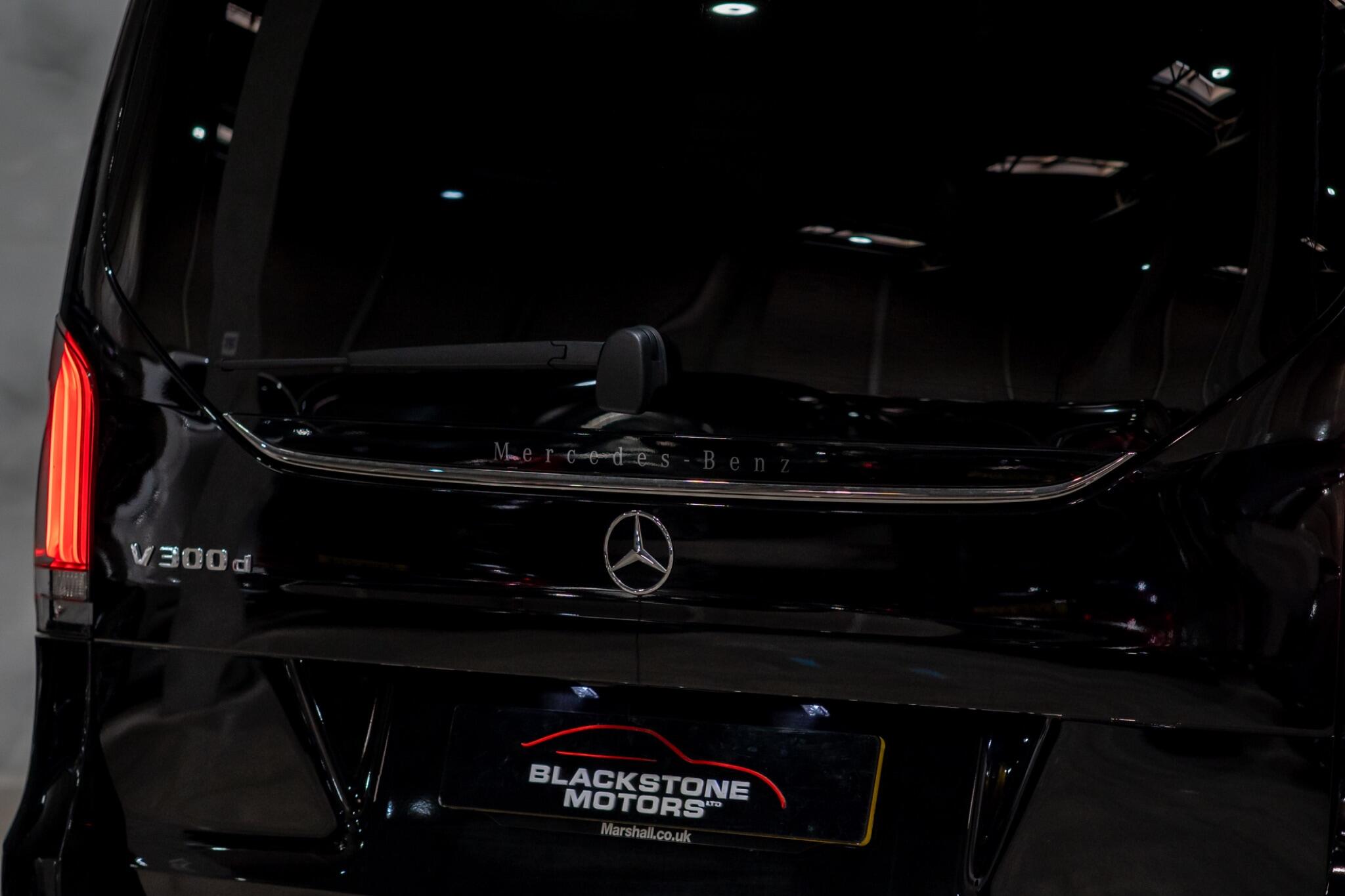 Mercedes-Benz V-Class view 37