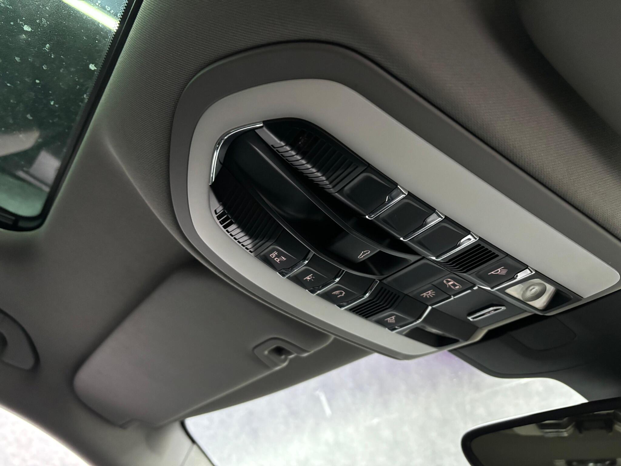 Porsche Panamera view 31