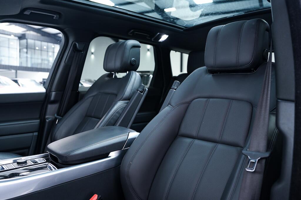 Land Rover Range Rover Sport view 13