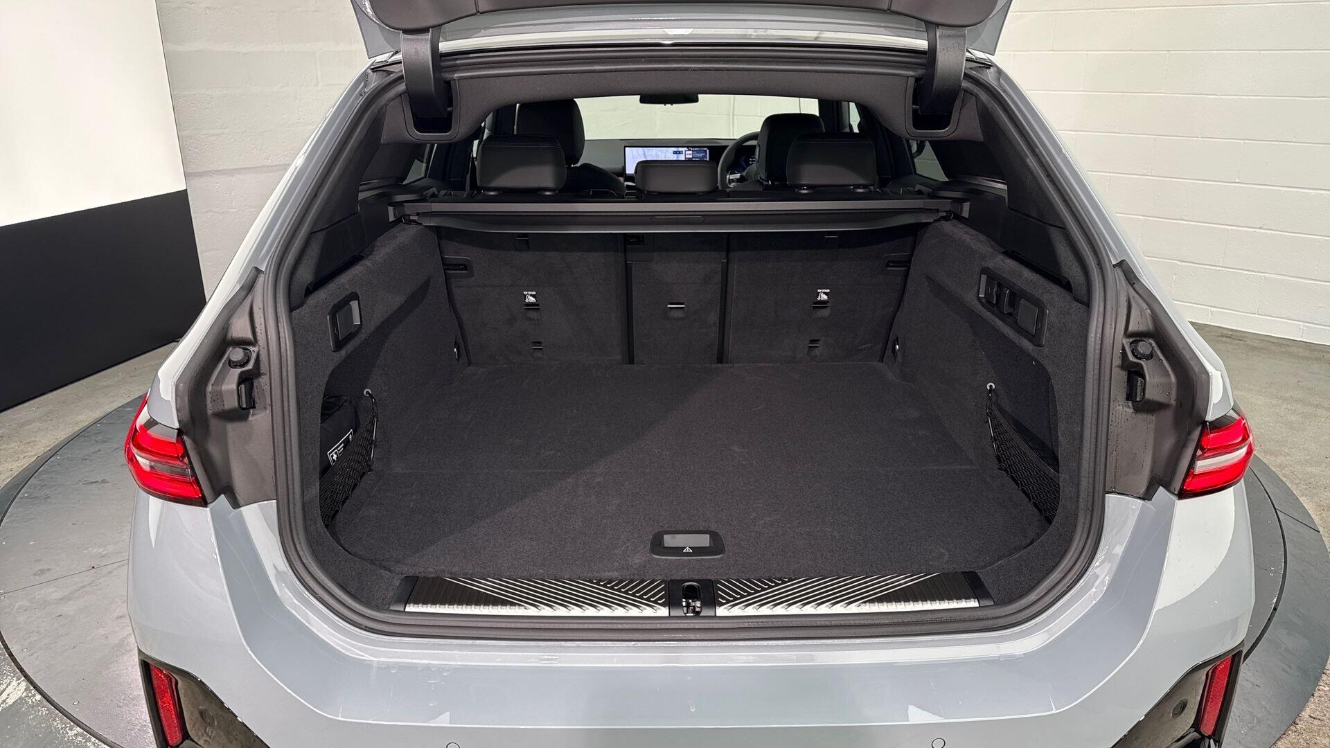 BMW 5 Series view 13