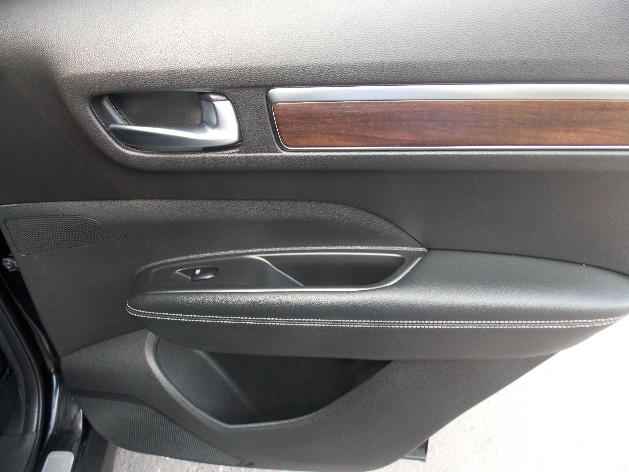 Renault Koleos view 50