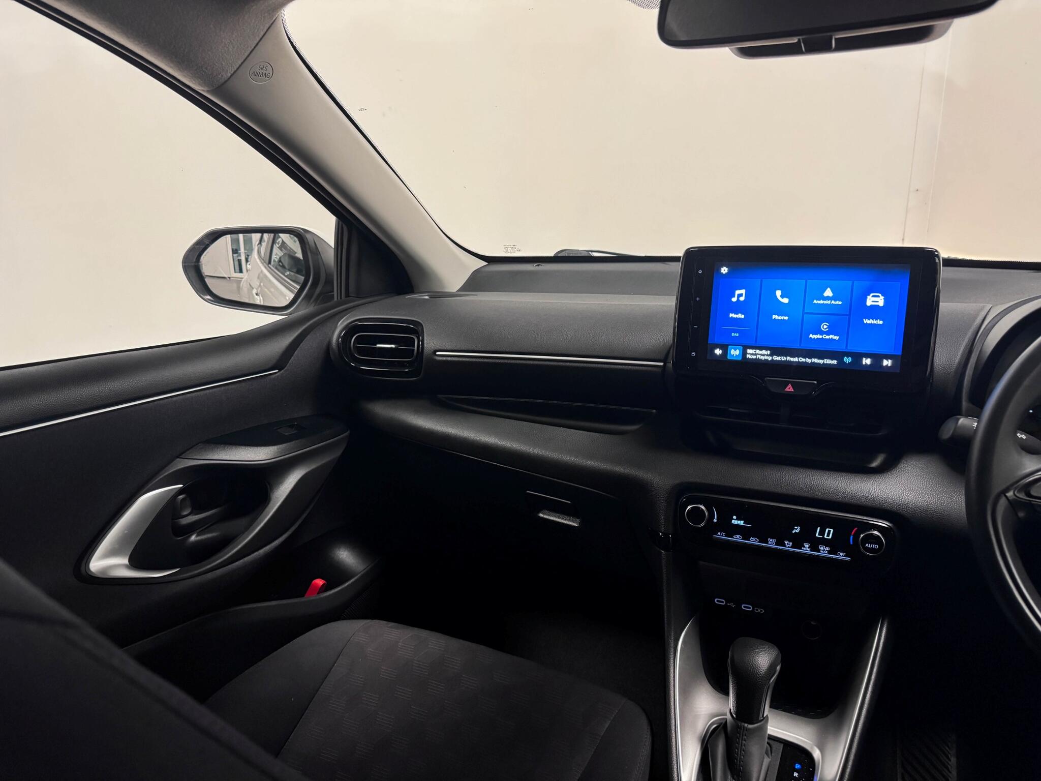 Toyota Yaris view 11