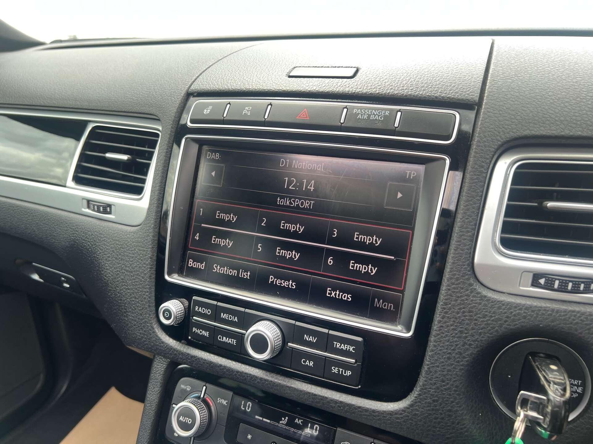 Volkswagen Touareg view 24