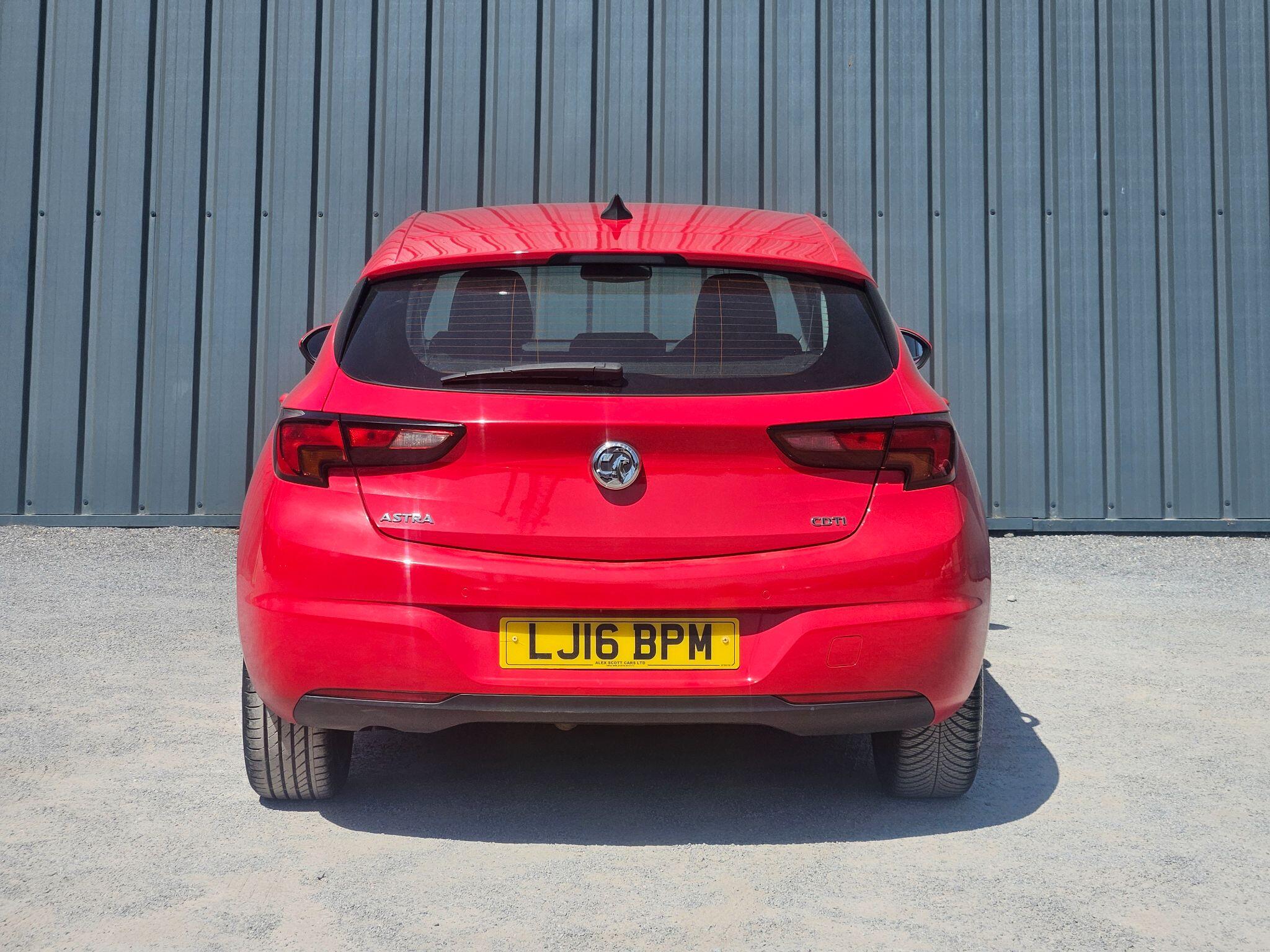 2016 Vauxhall Astra image 13