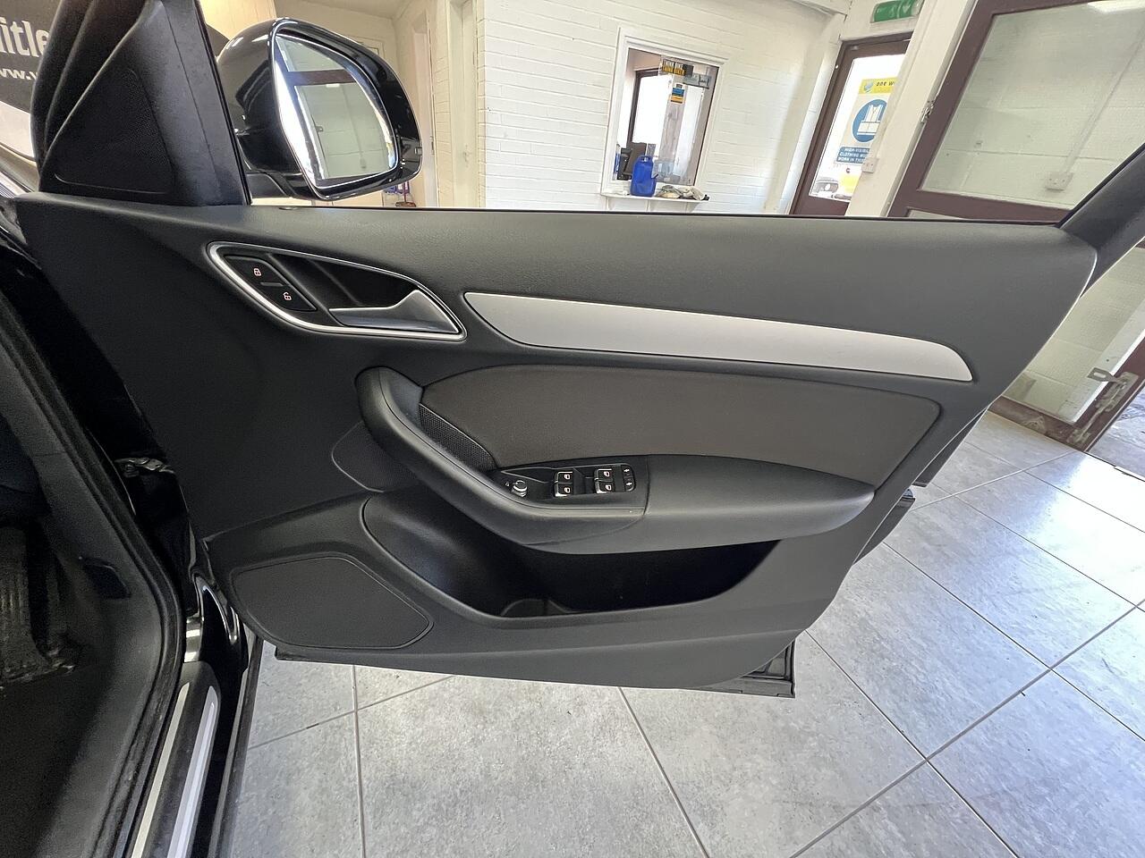 Audi Q3 view 11