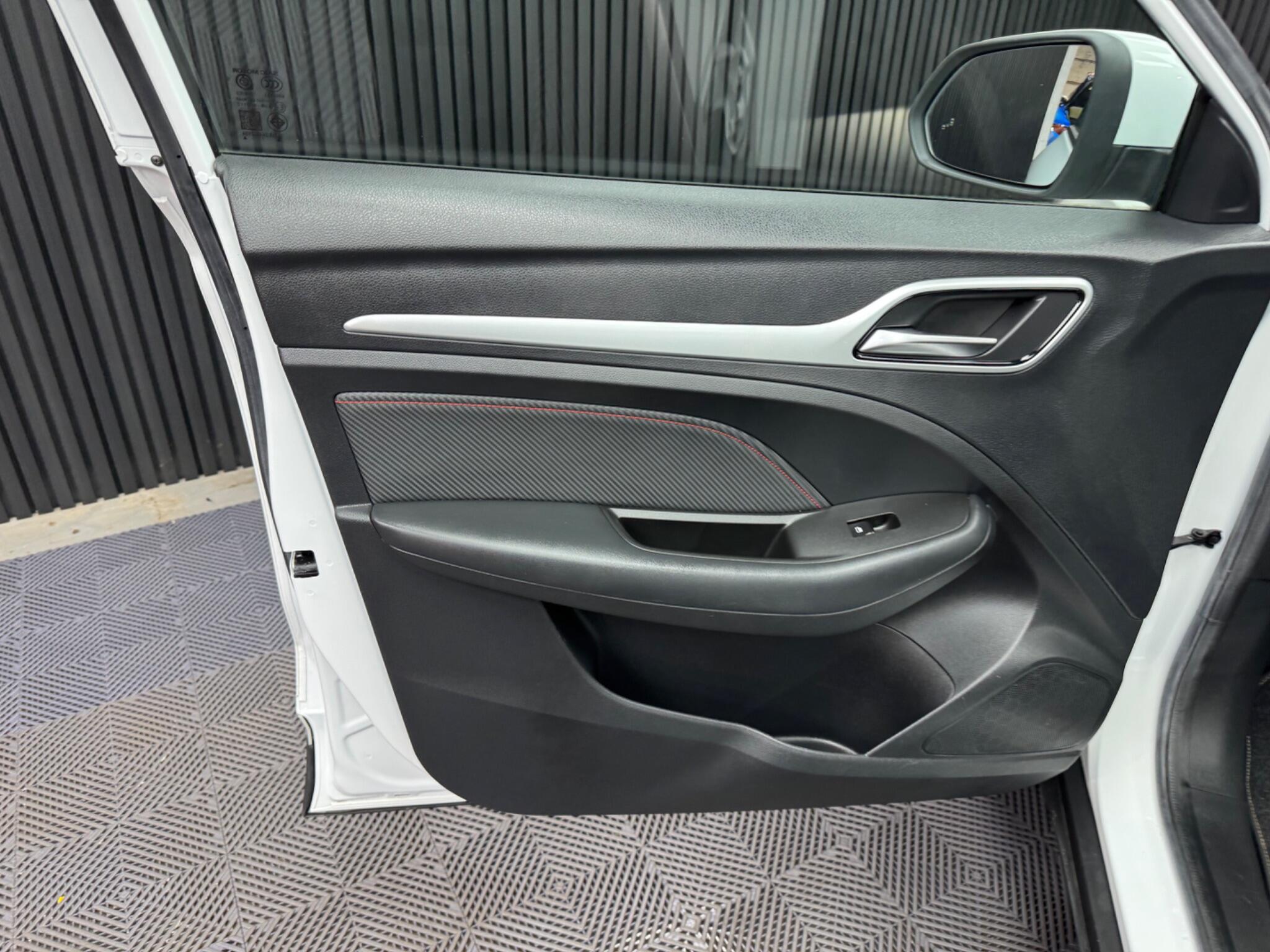MG ZS view 43