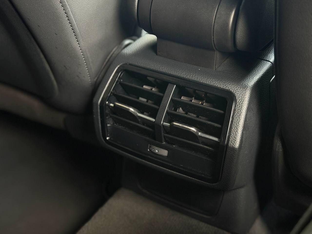 Audi Q3 view 22