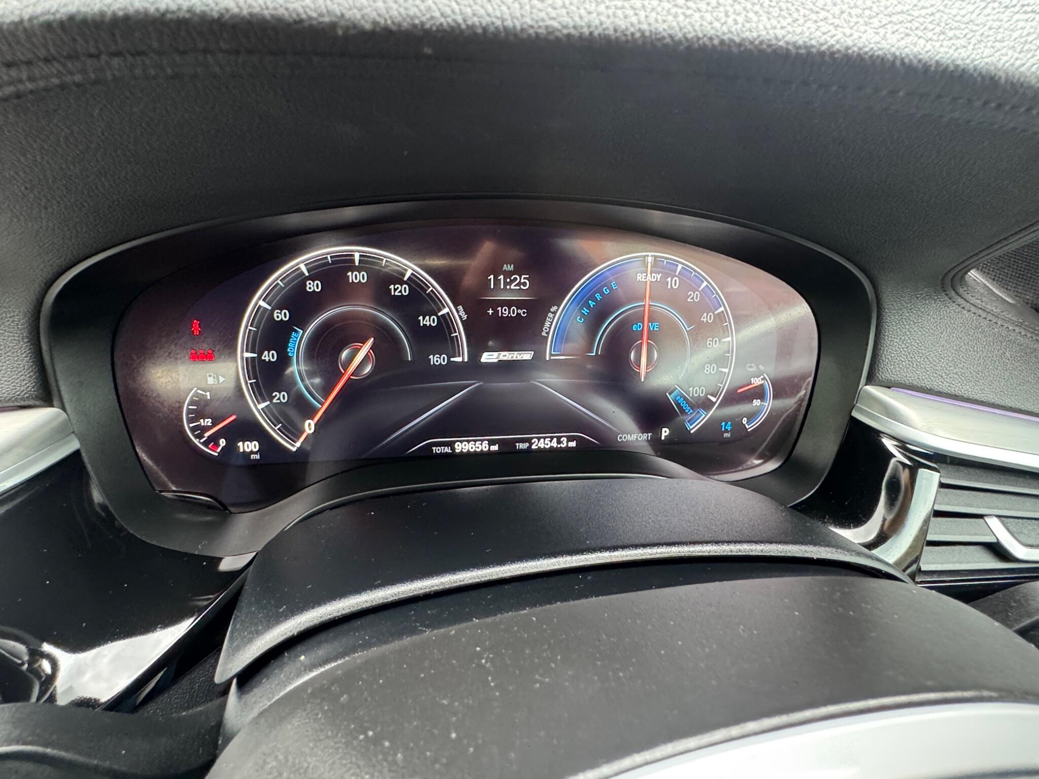 BMW 5 Series view 19
