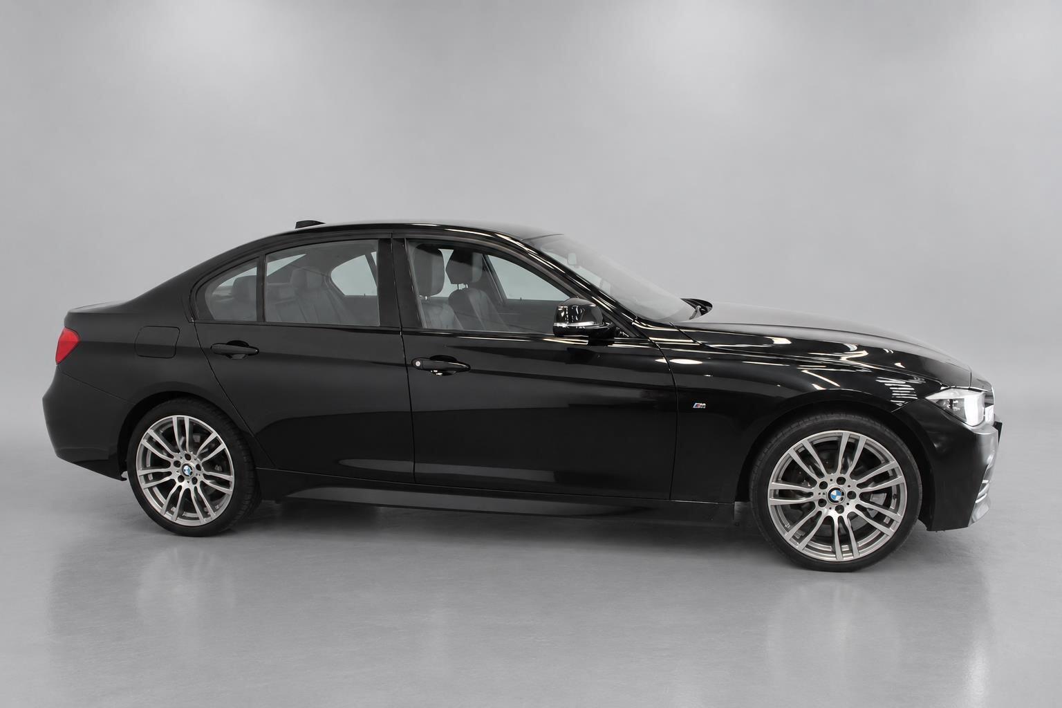 BMW 3 Series view 4