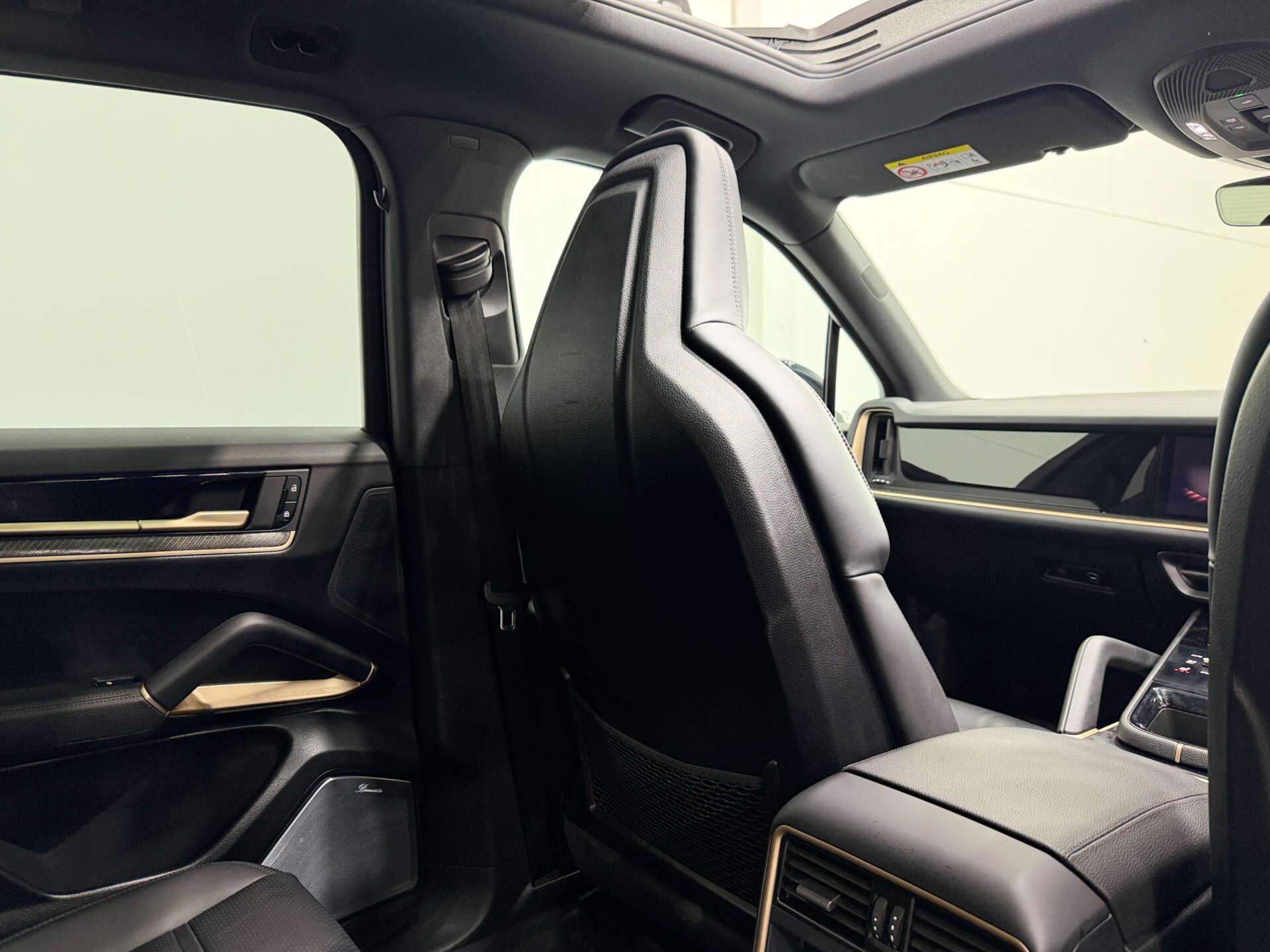 Porsche Cayenne view 15