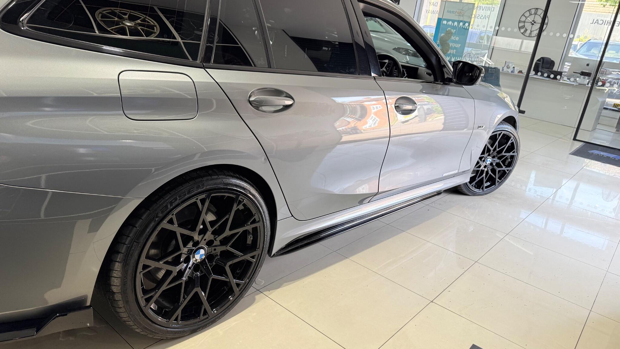 BMW 3 Series view 27