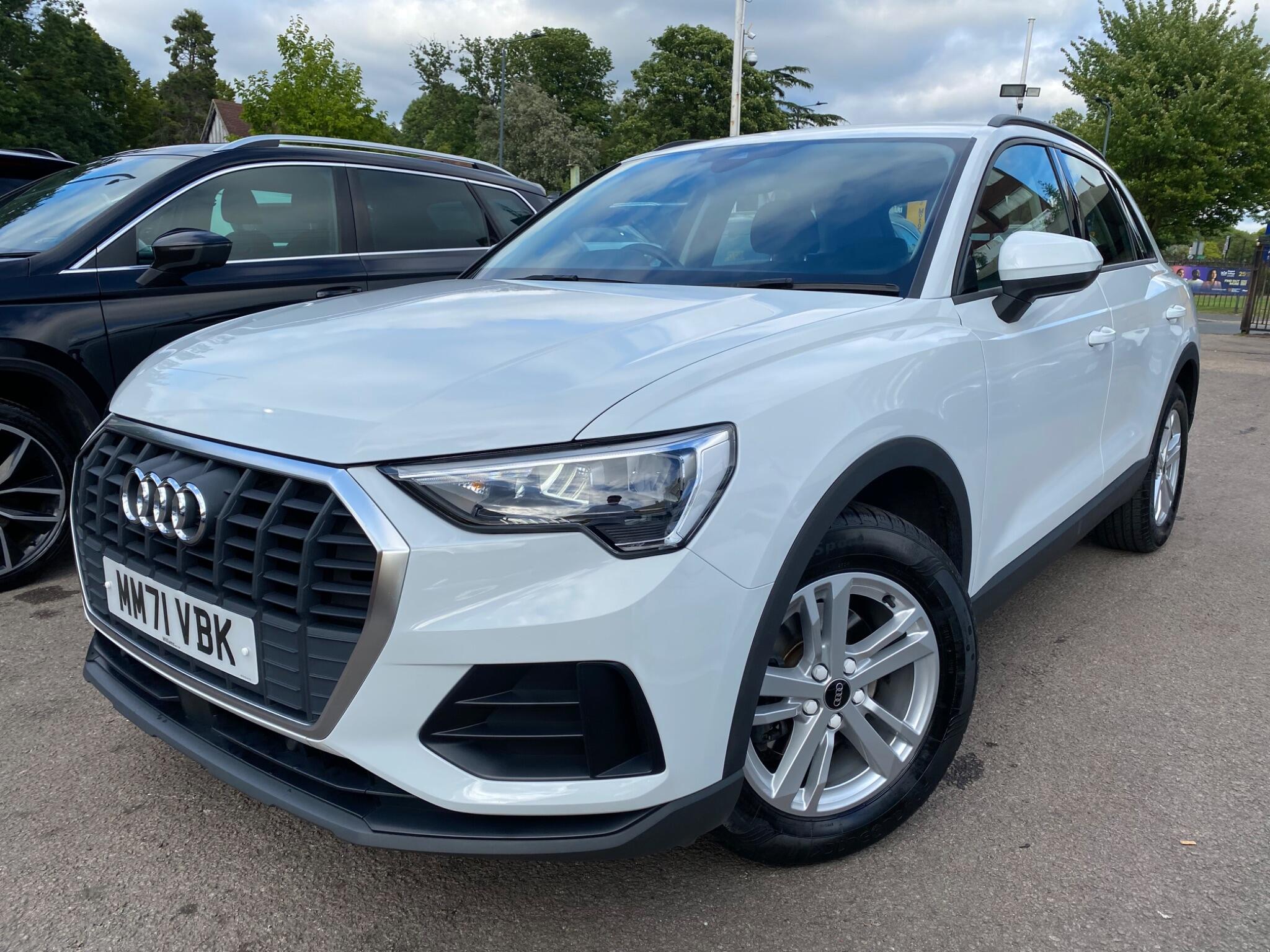 Audi Q3 view 8