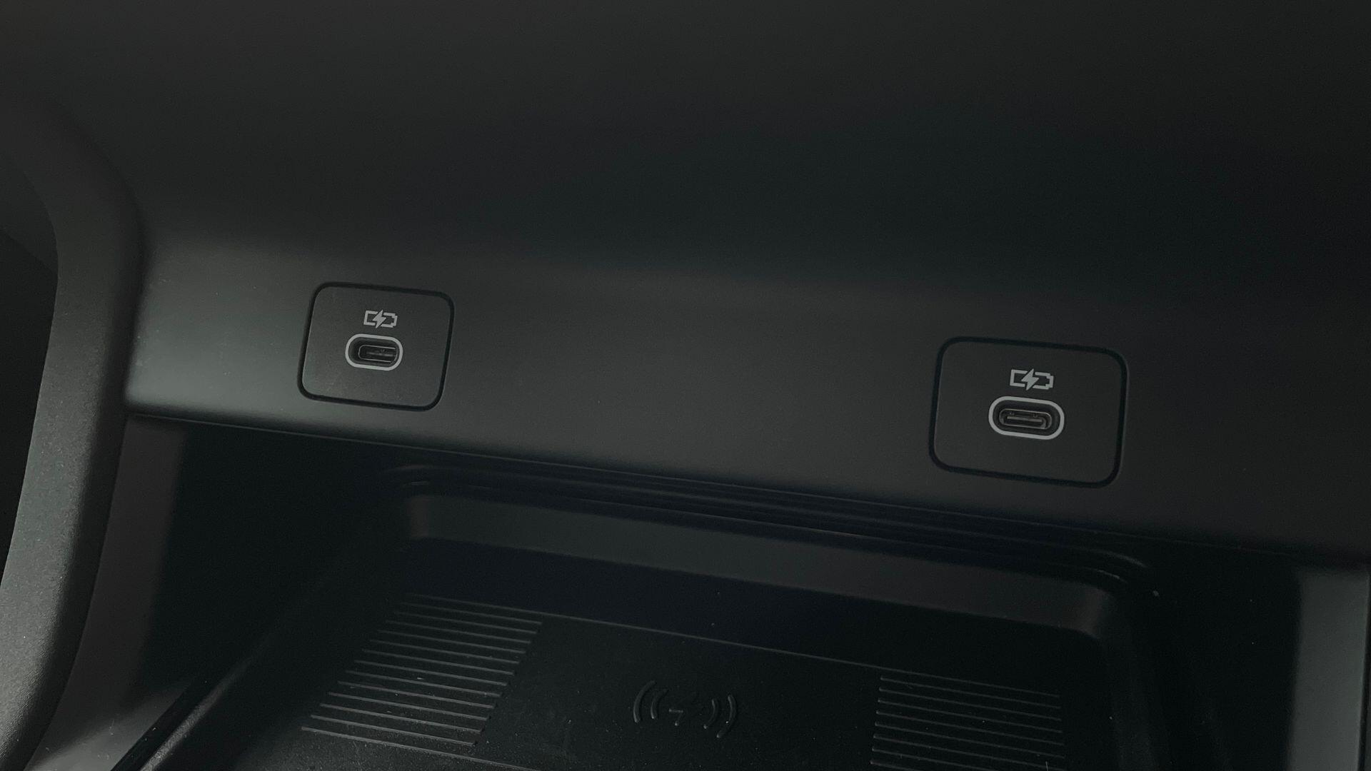 Land Rover Discovery Sport view 40