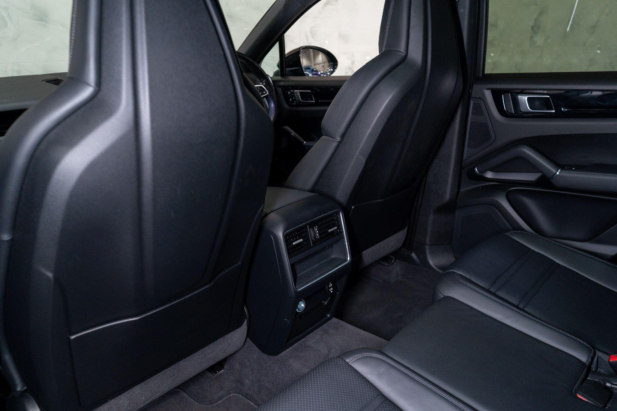 Porsche Cayenne view 16