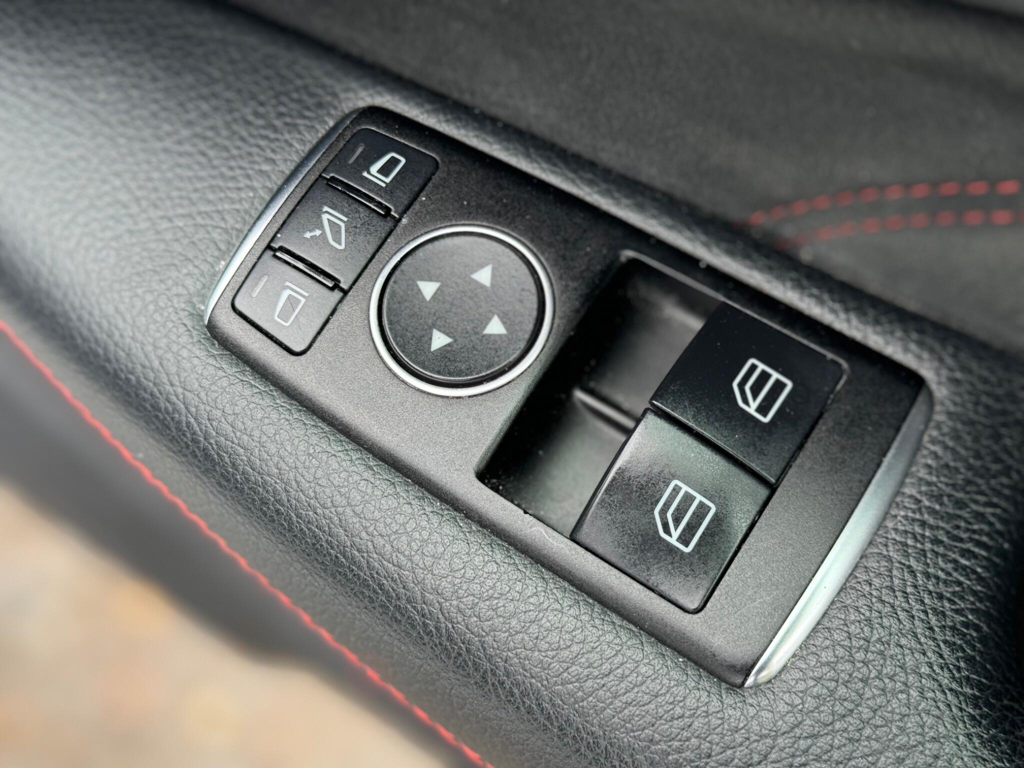 Mercedes-Benz C-Class view 27