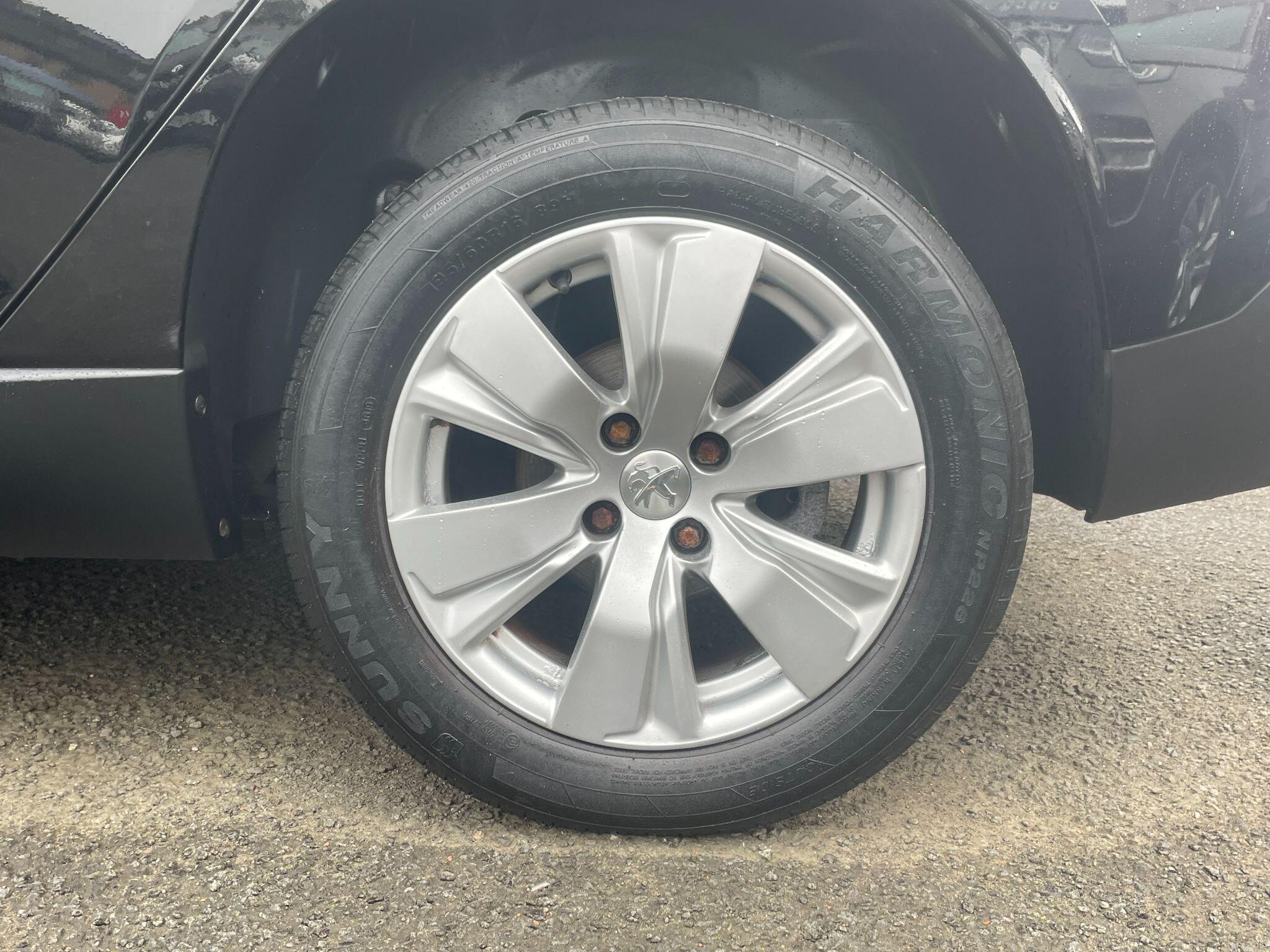 Peugeot 2008 view 10