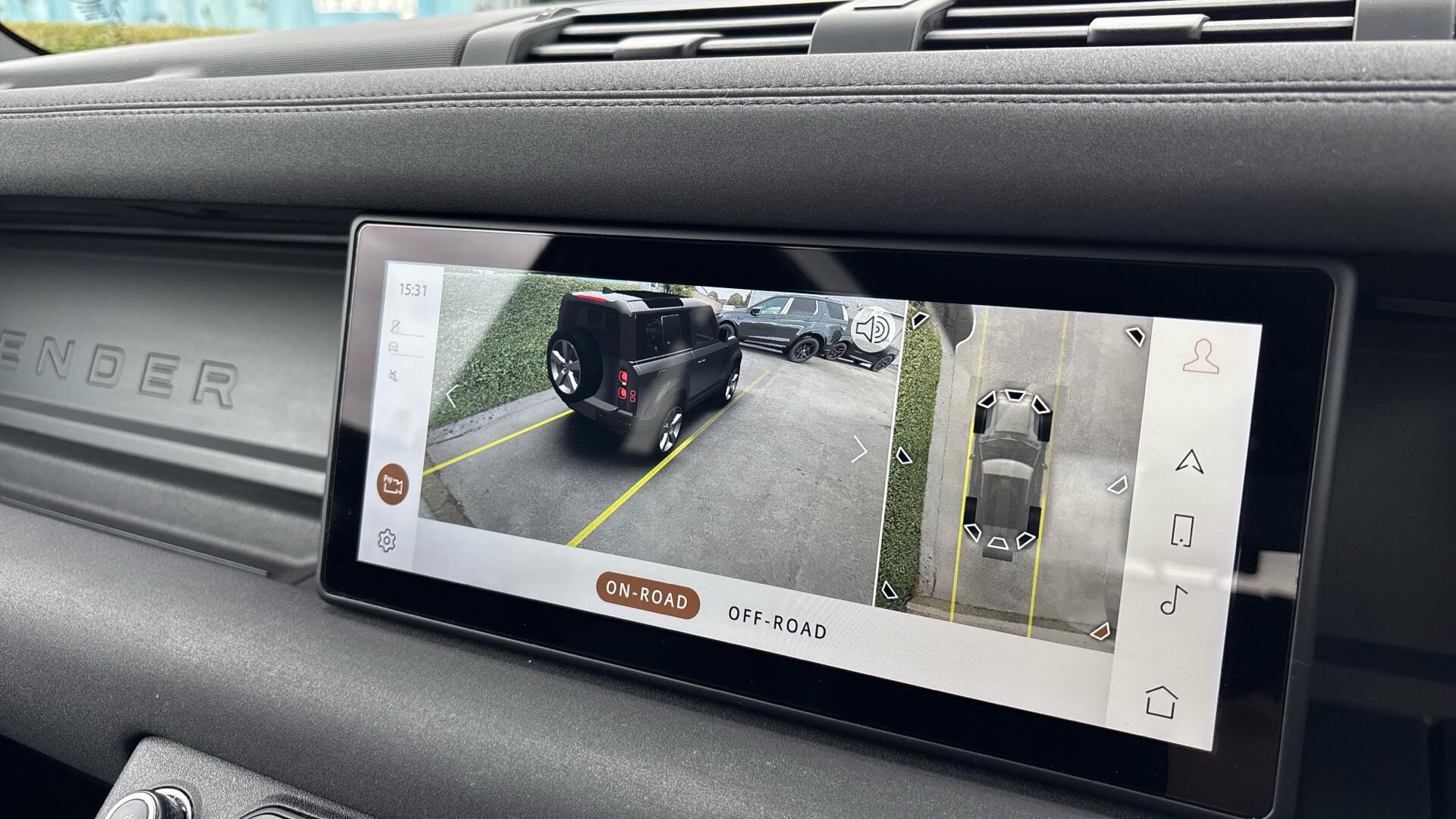 Land Rover Defender view 43