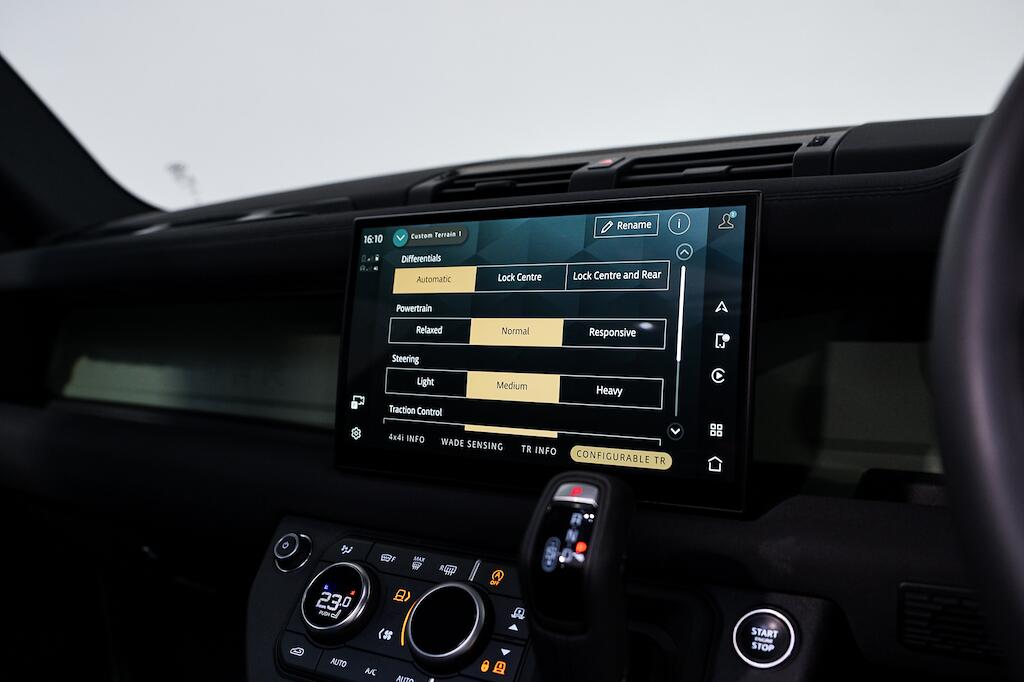 Land Rover Defender view 27