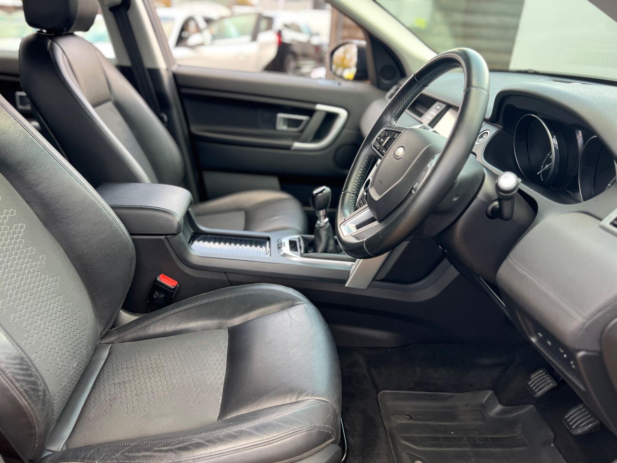 Land Rover Discovery Sport view 19