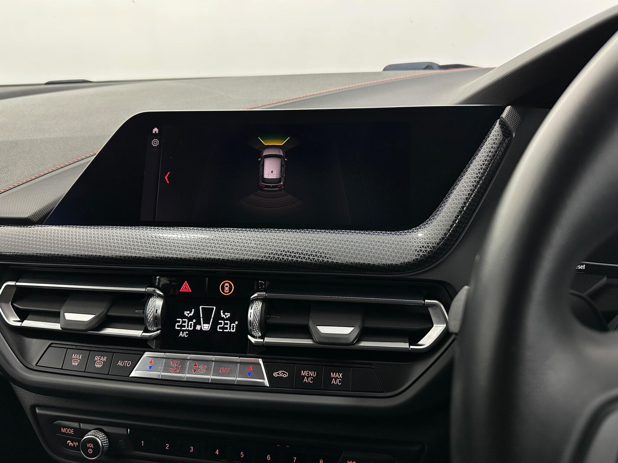 BMW 1 Series view 25