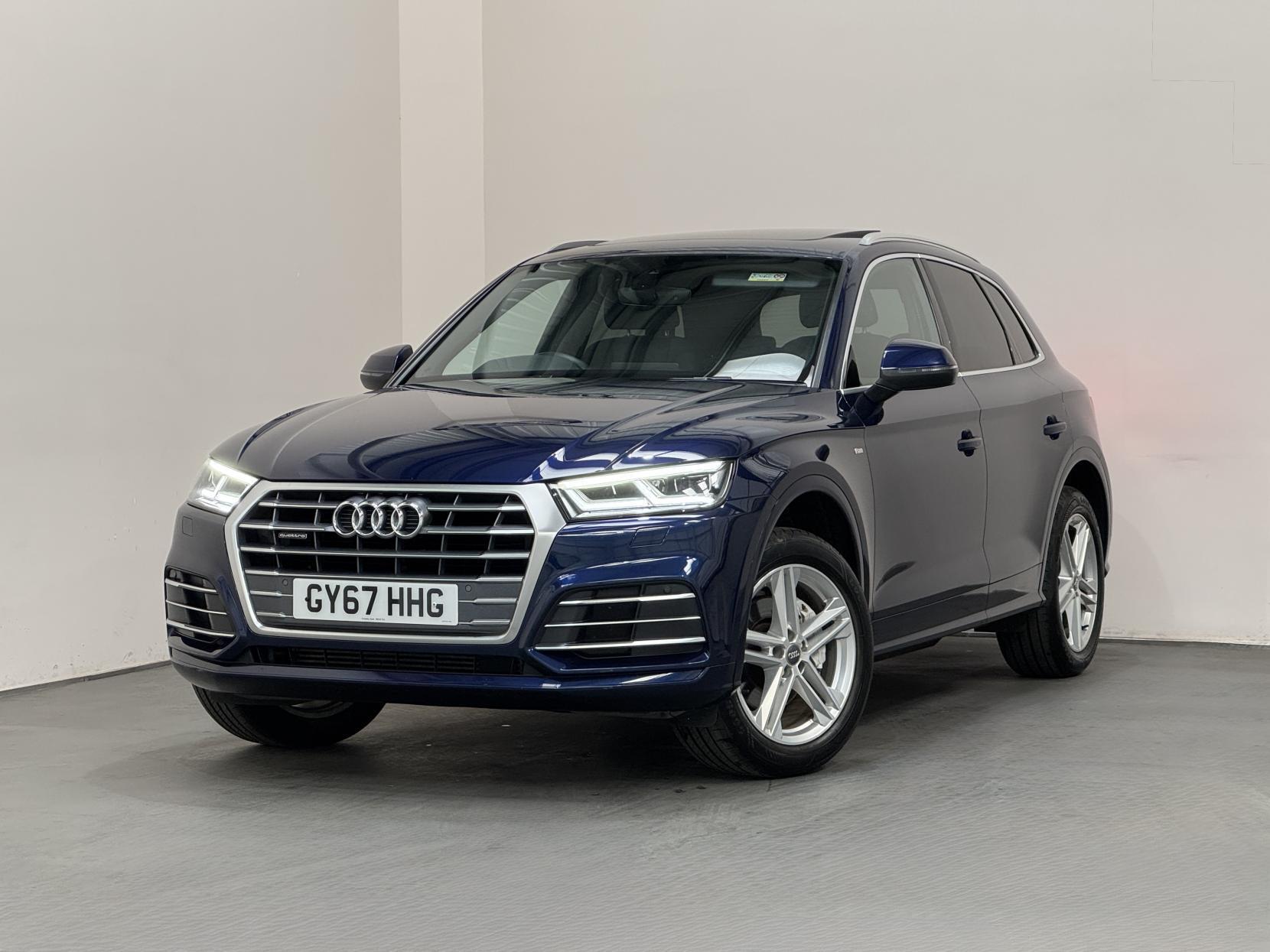 Audi Q5 view 8