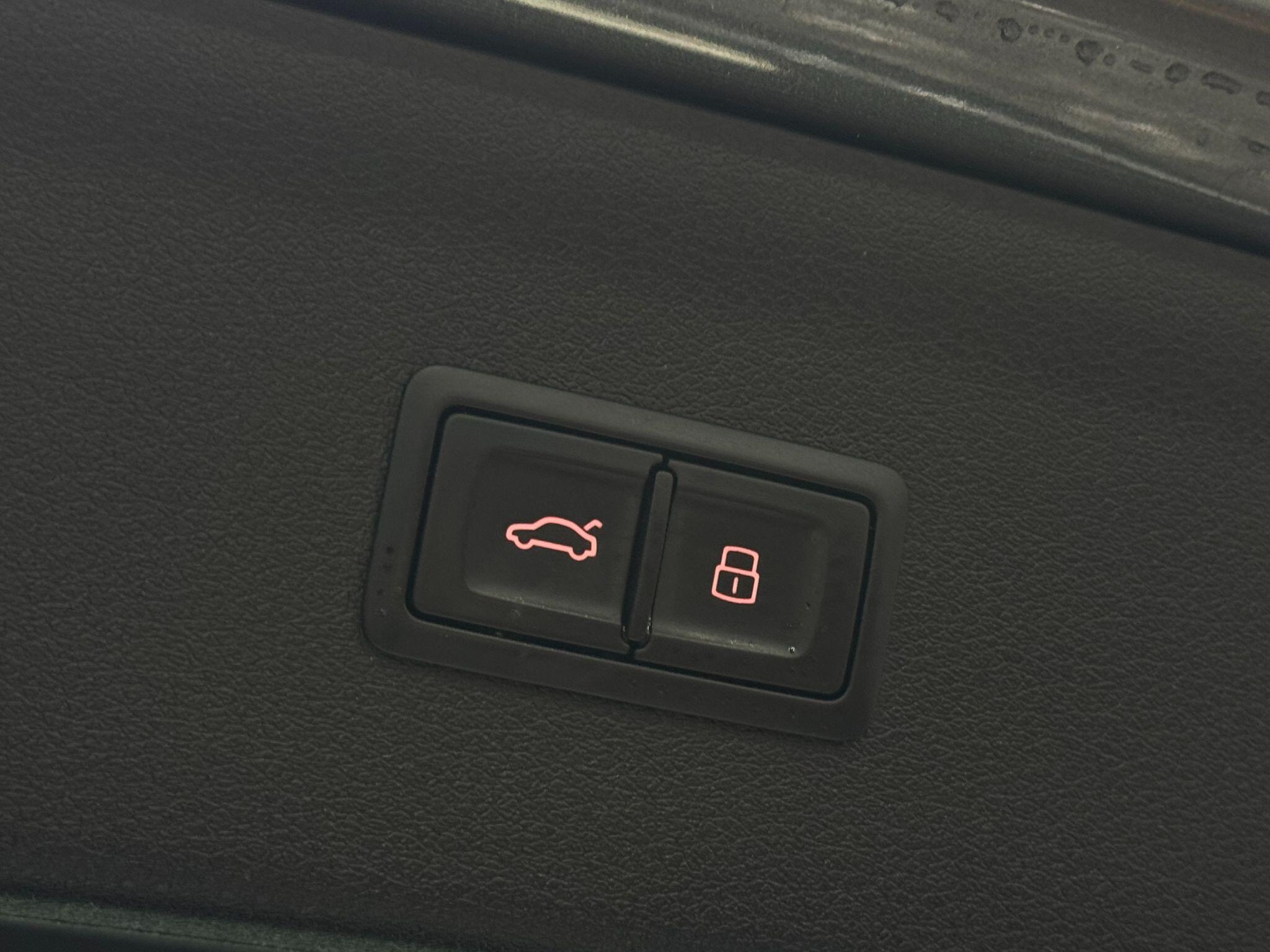 Audi Q3 view 60