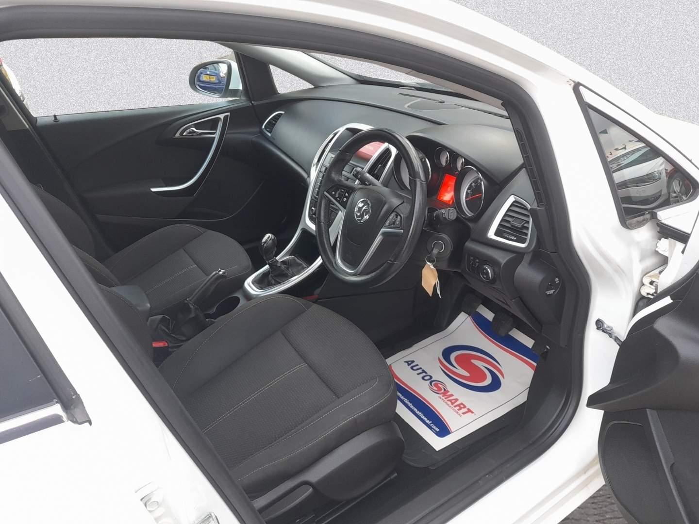 Vauxhall Astra 1.6 16v SRi Euro 5 5dr
