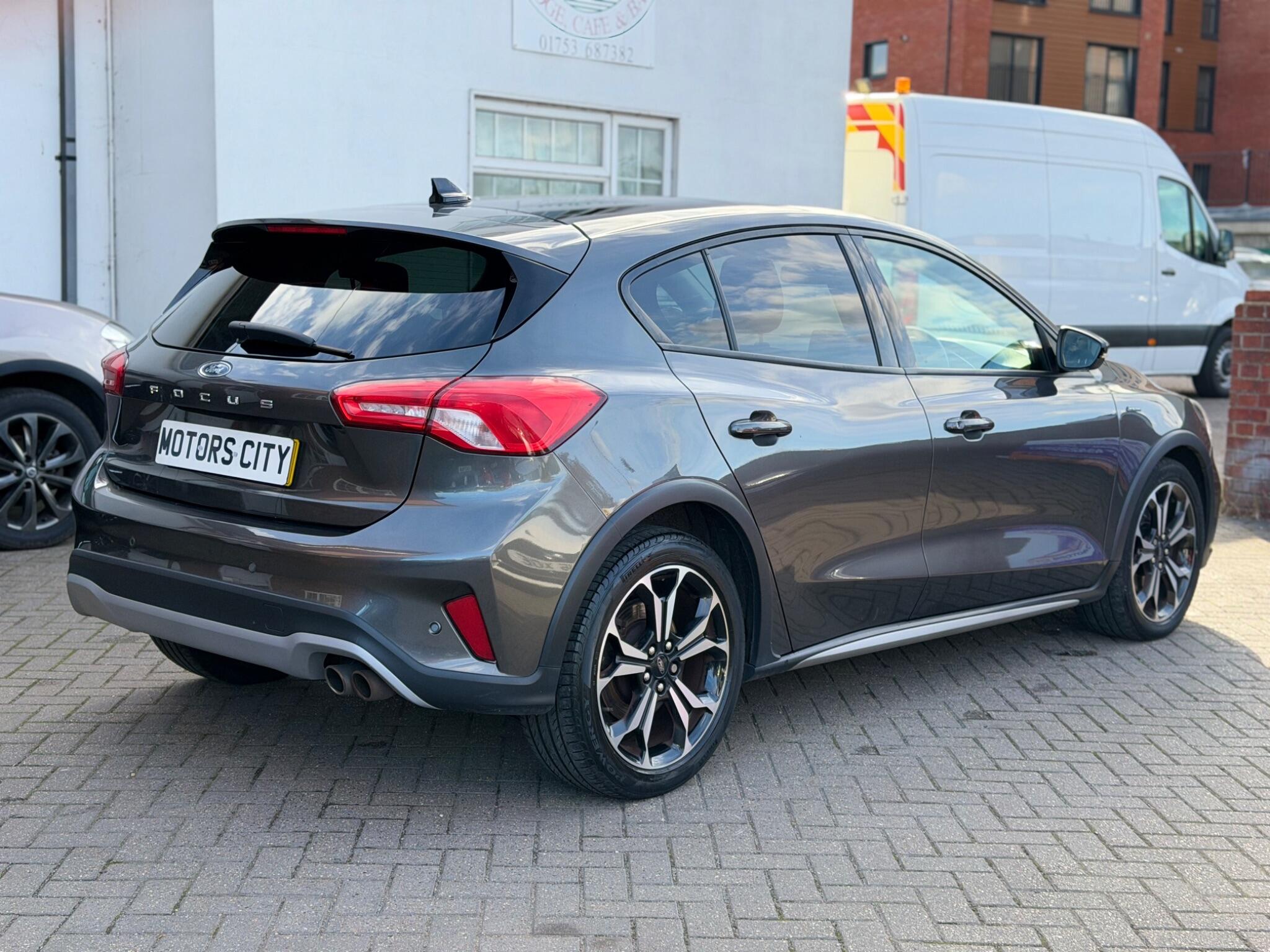 Ford Focus view 11