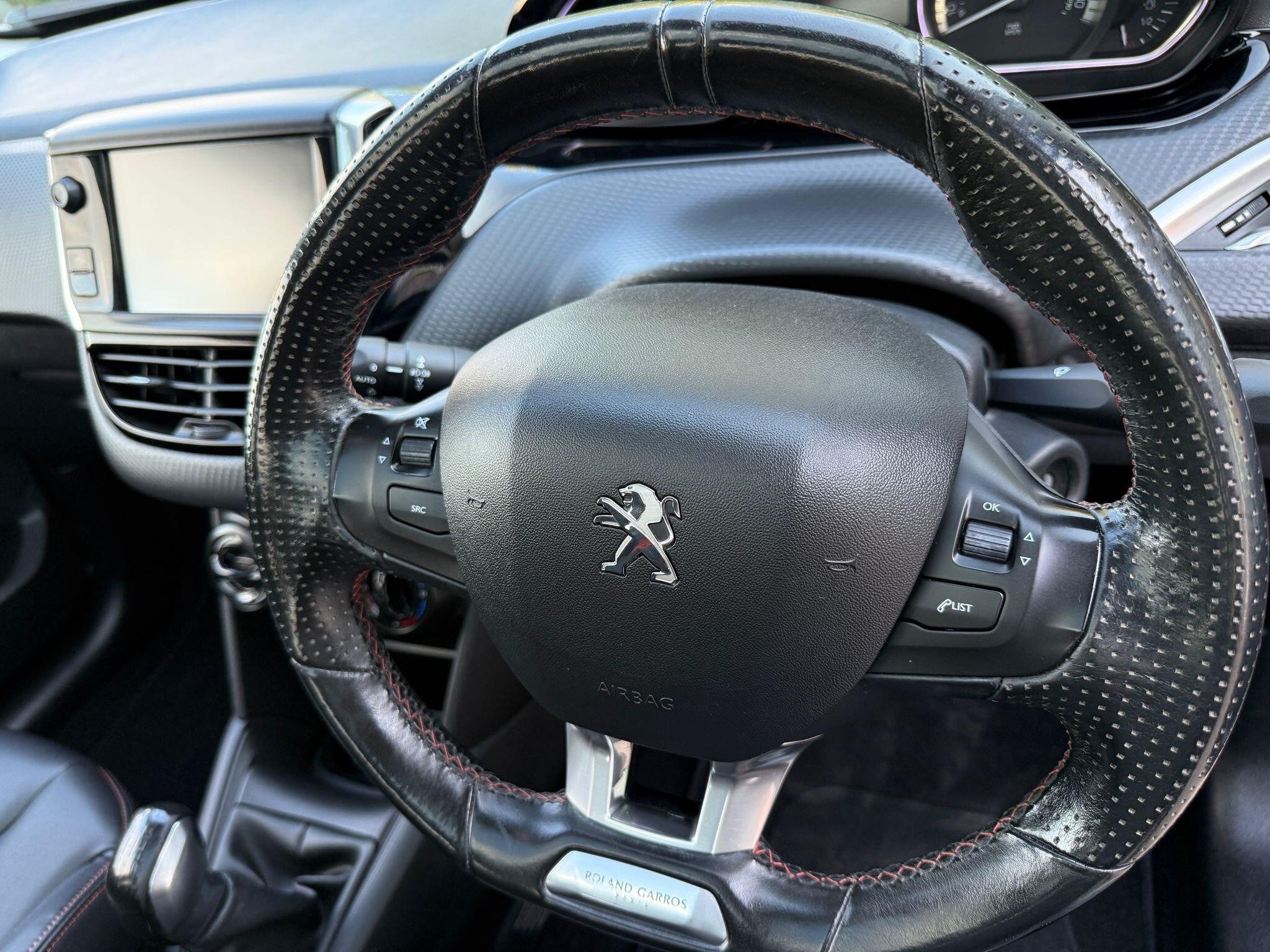 Peugeot 208 view 15