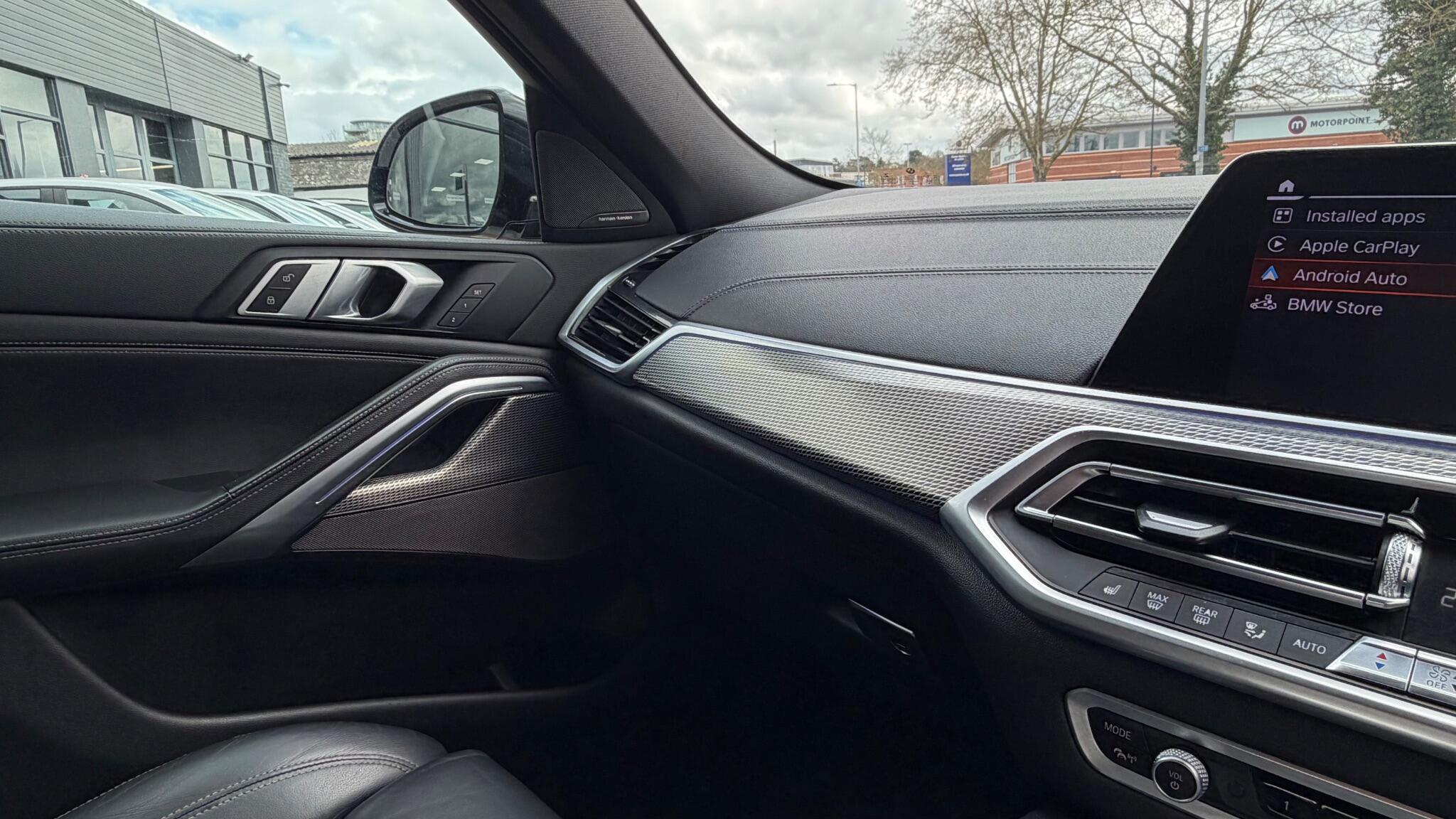 BMW X6 view 21