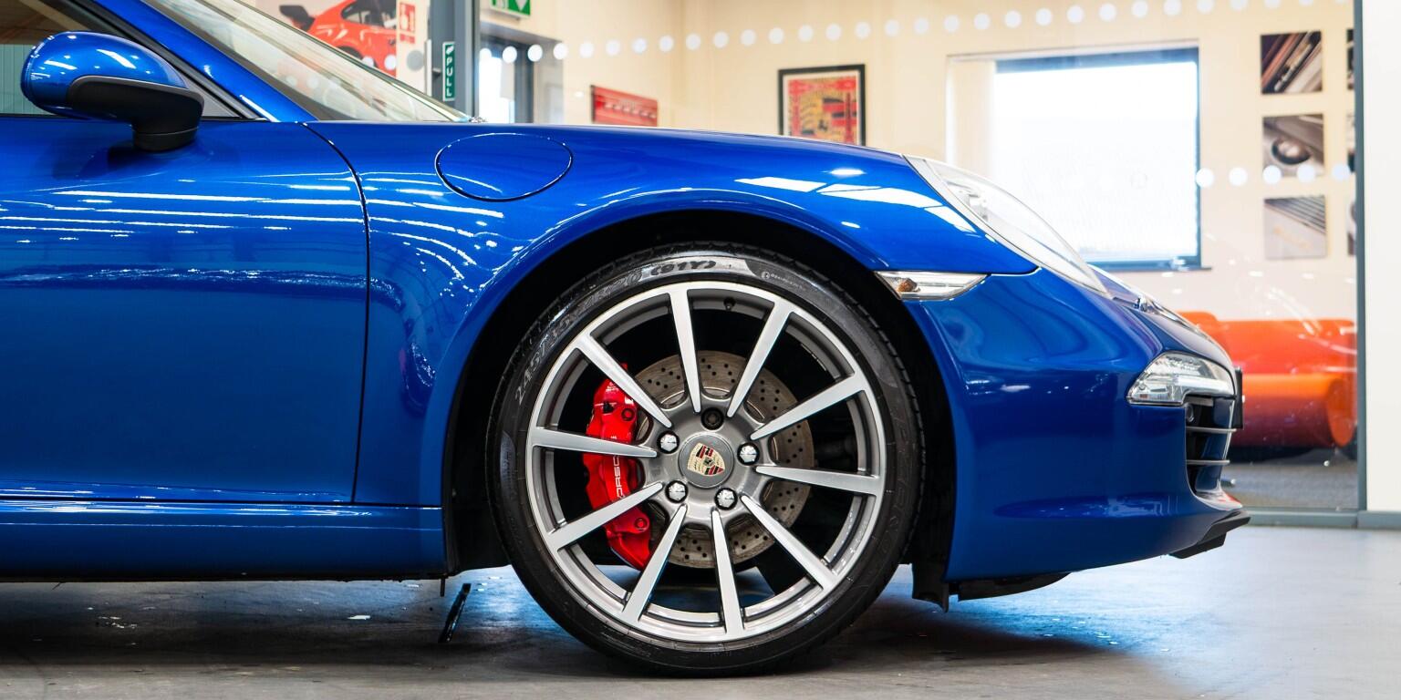 Porsche 911 view 10