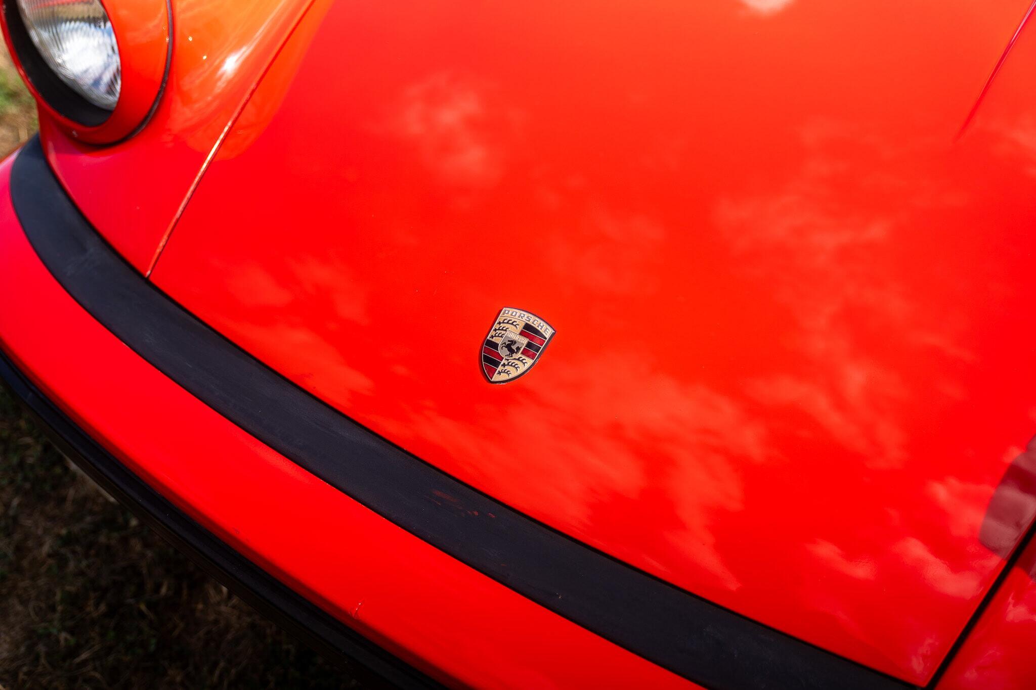 Porsche 911 view 35
