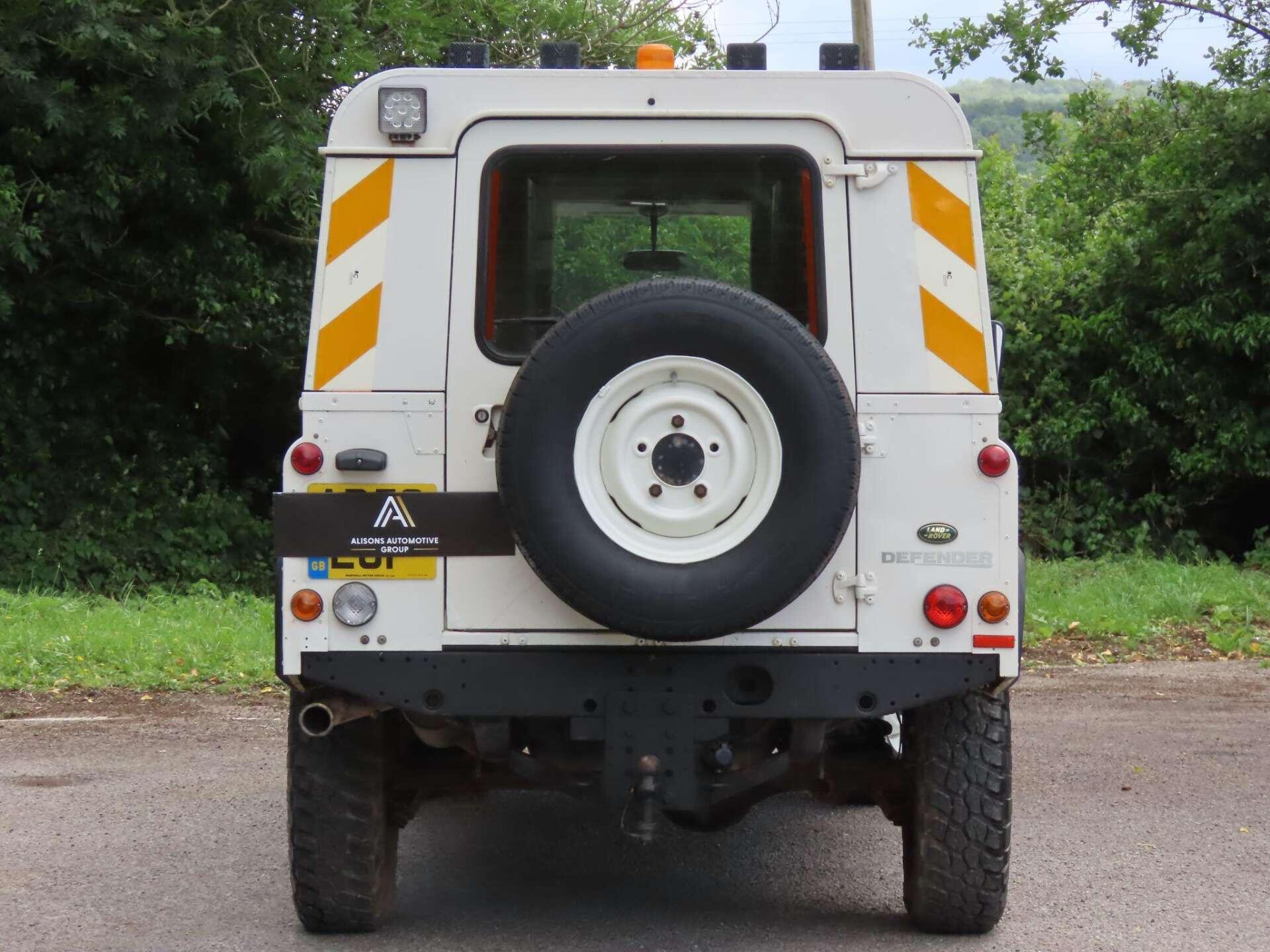 Land Rover Defender view 5