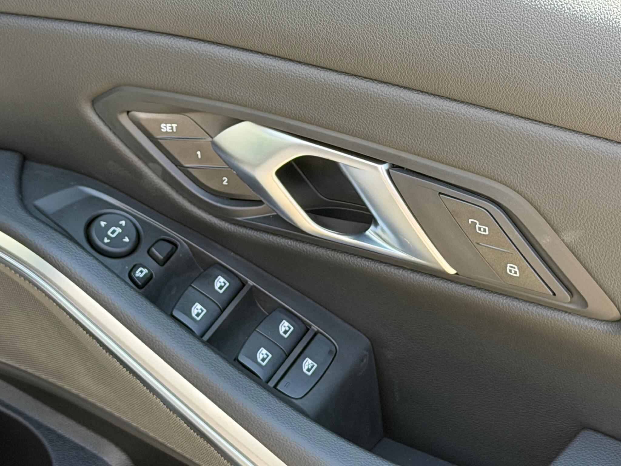 BMW 3 Series view 44
