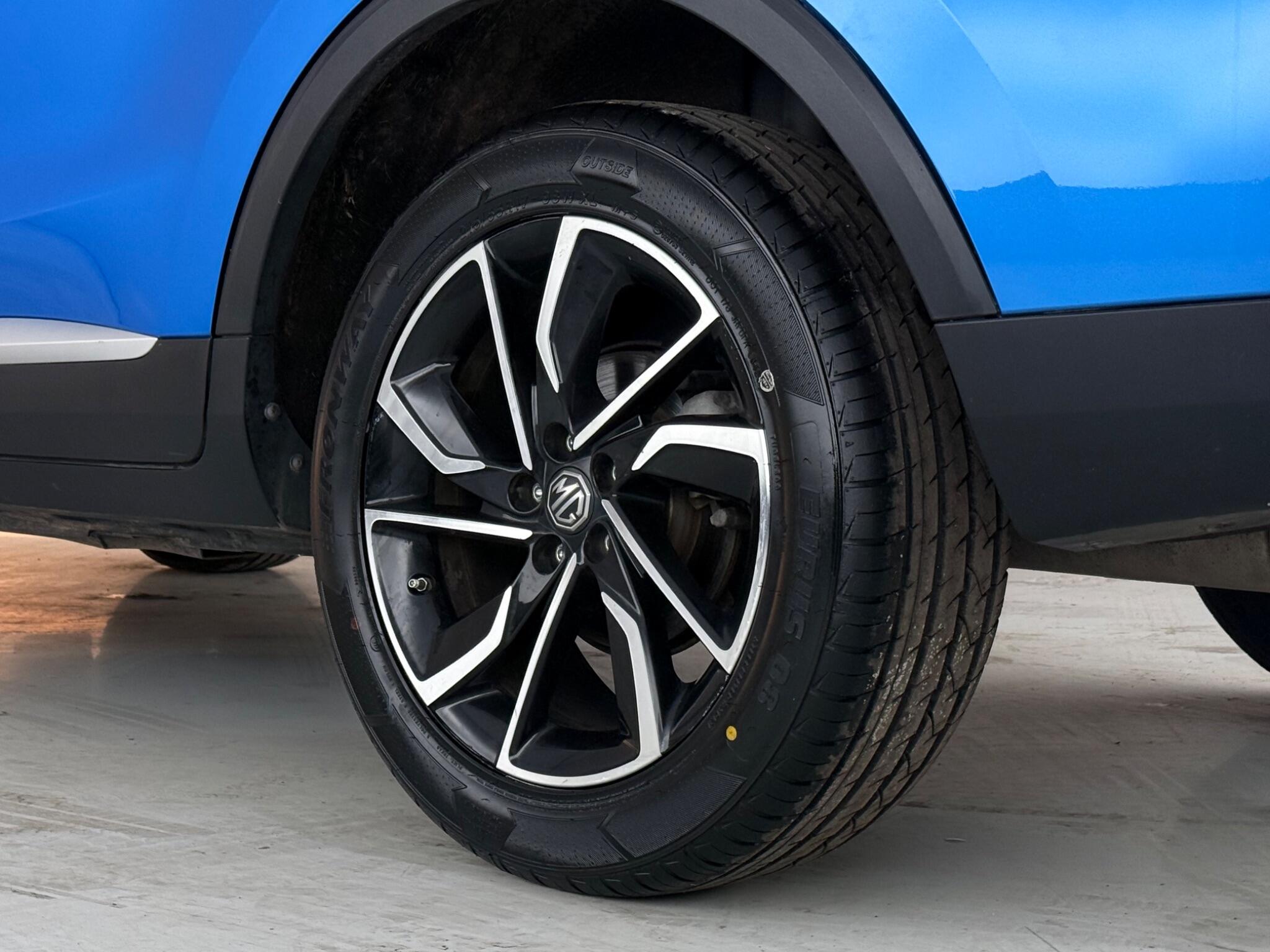MG ZS view 13