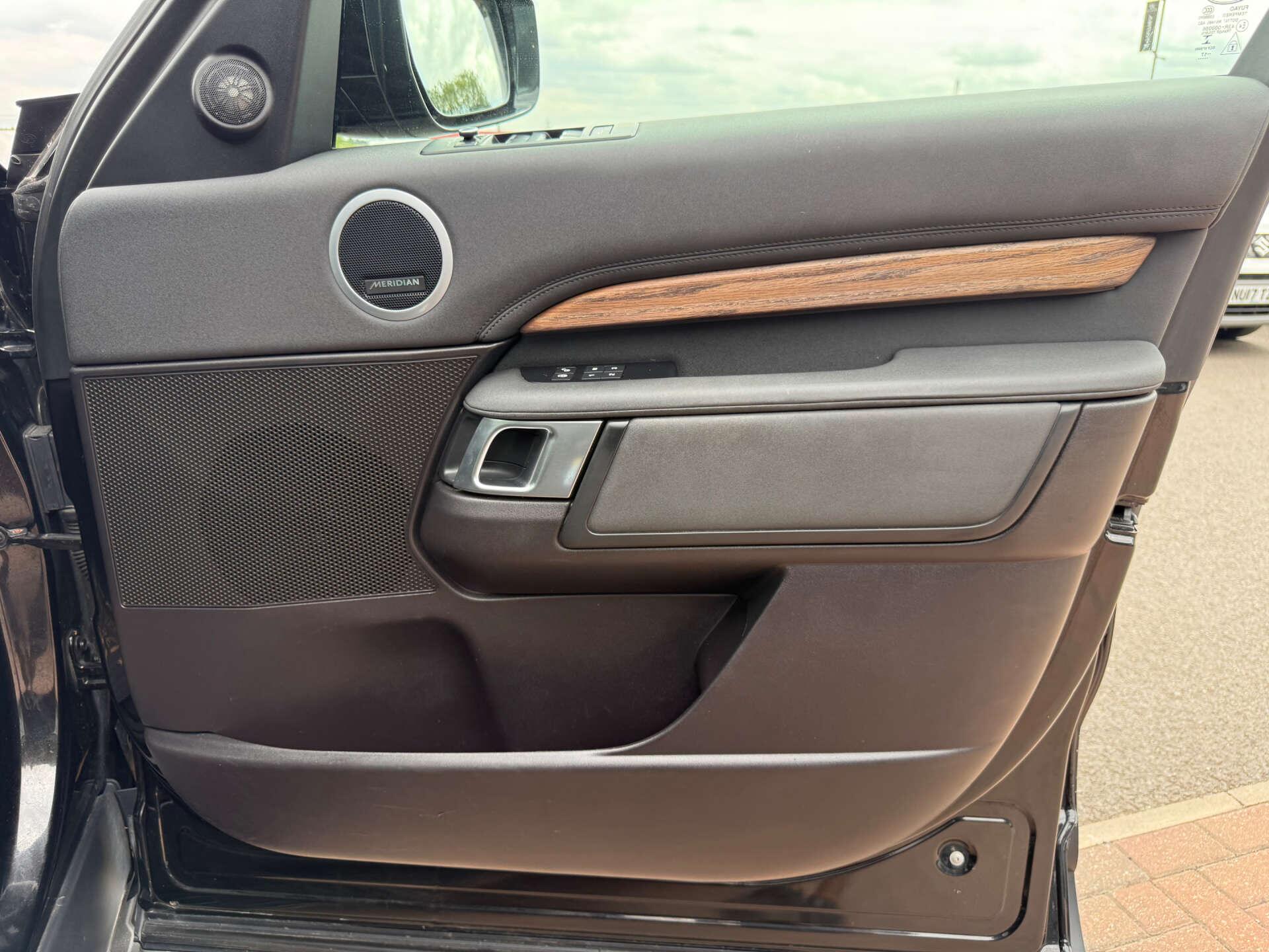 Land Rover Discovery view 39