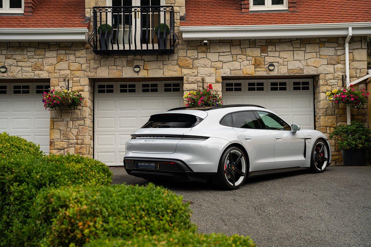 Porsche Taycan view 15