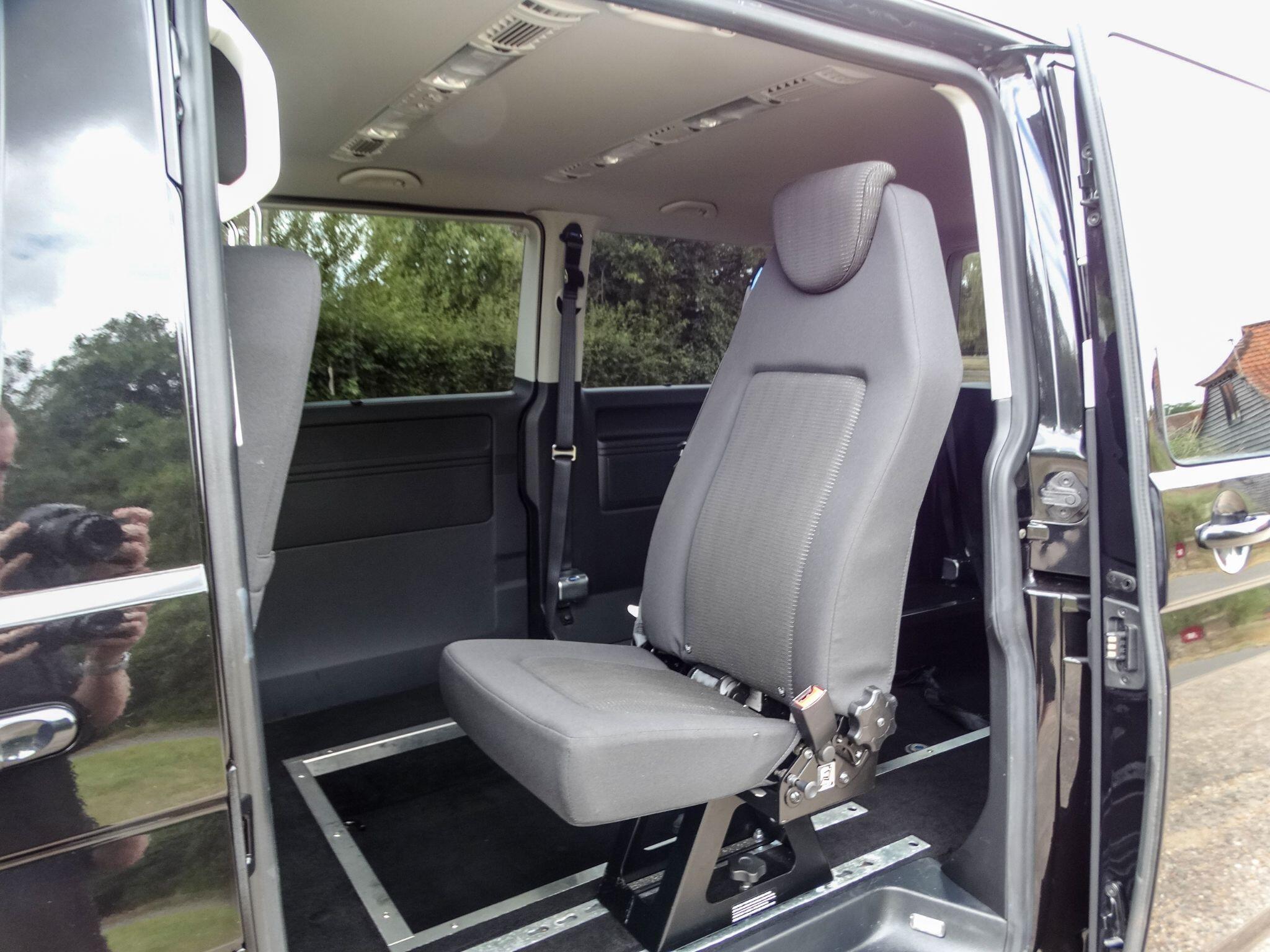 Volkswagen Transporter Shuttle view 13